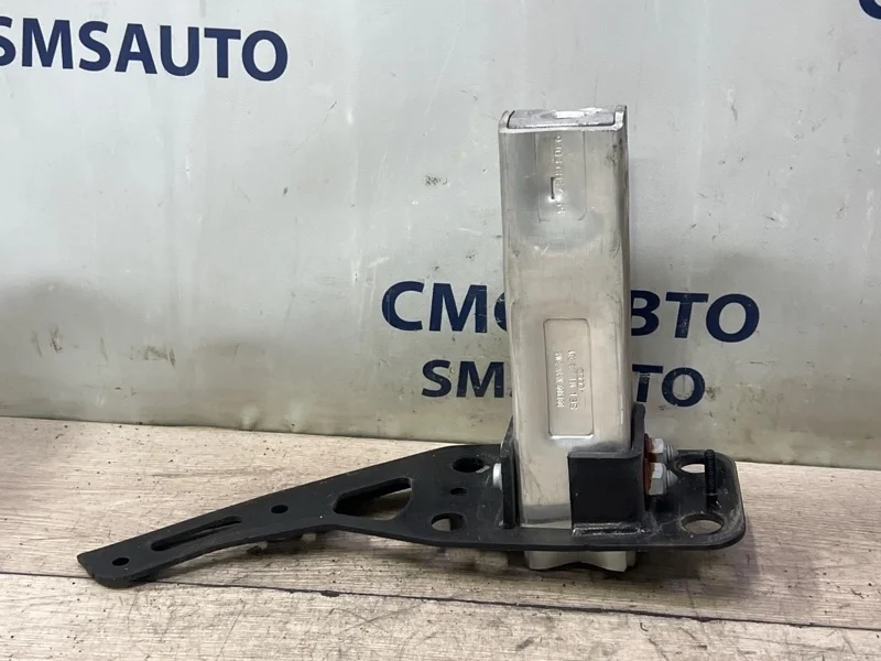 Кронштейн усилителя бампера Audi A6 4F0805500B C6 3.0 CAJ, передний правый