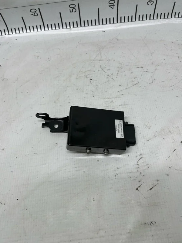 Блок управления топливным насосом LEXUS LX570 2018 8957160060 URJ202 3UR-FE 5.7