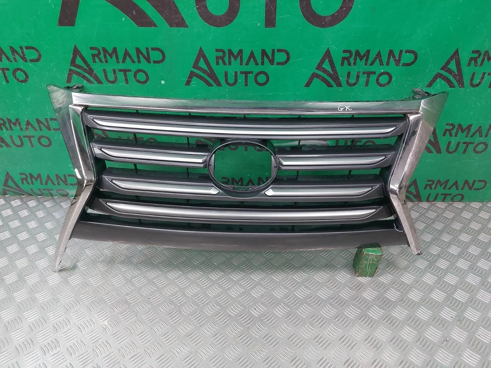 Решетка радиатора Lexus GX 2013-2019 URJ150