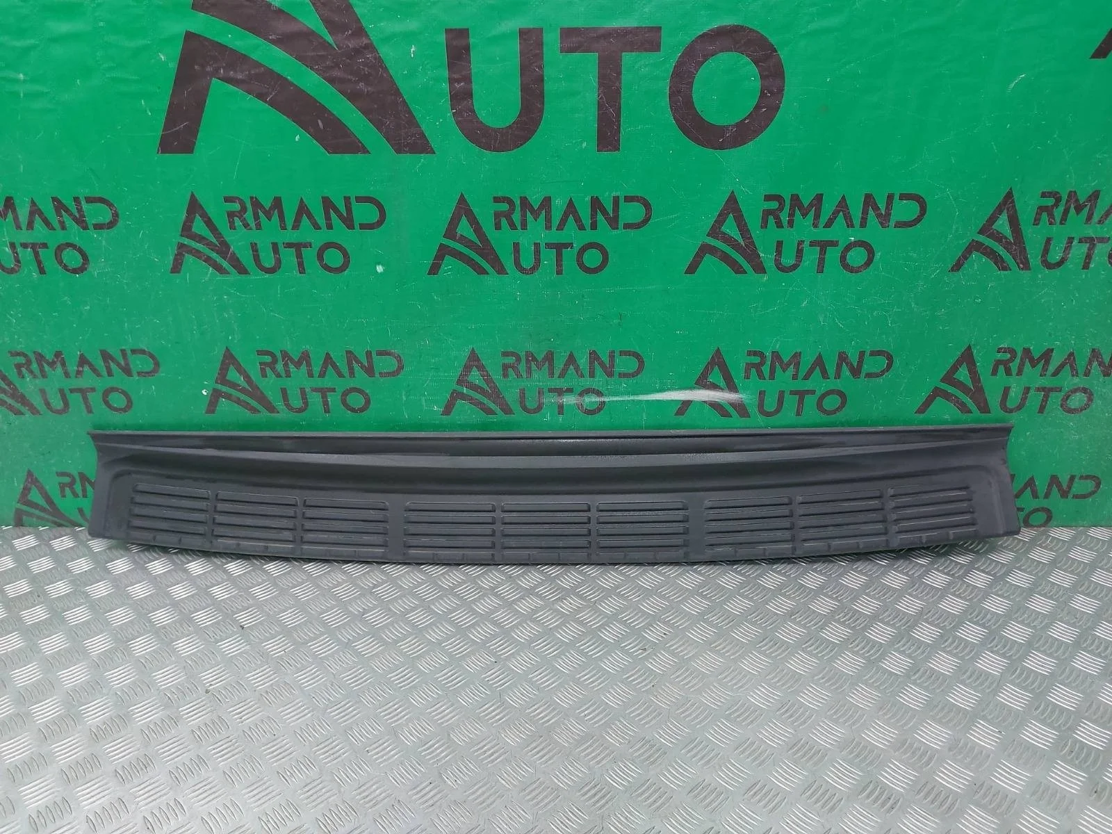 Накладка бампера верхняя Toyota Land Cruiser 2007-2021