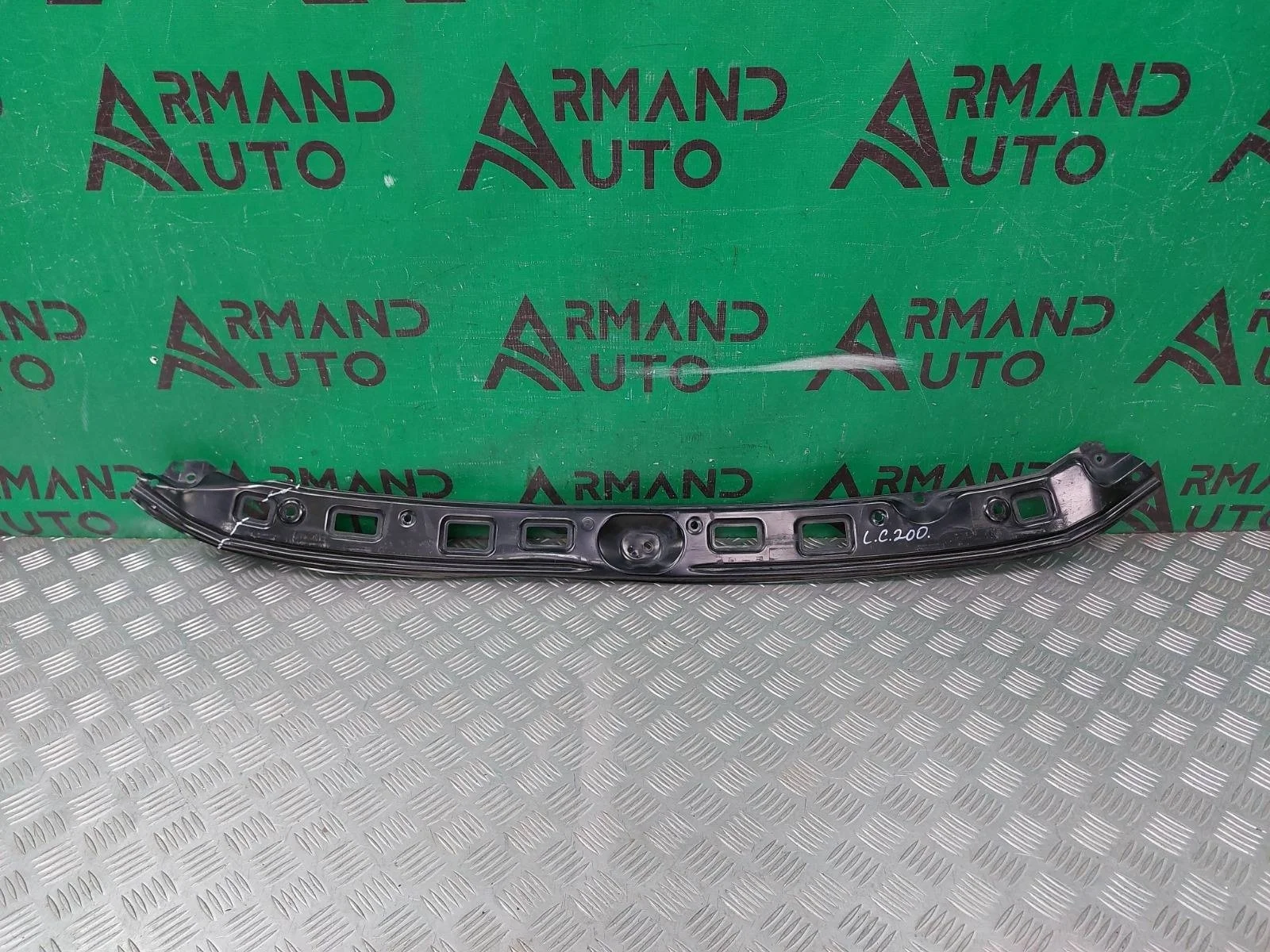 Усилитель бампера верхний Toyota Land Cruiser 2015-2021 200