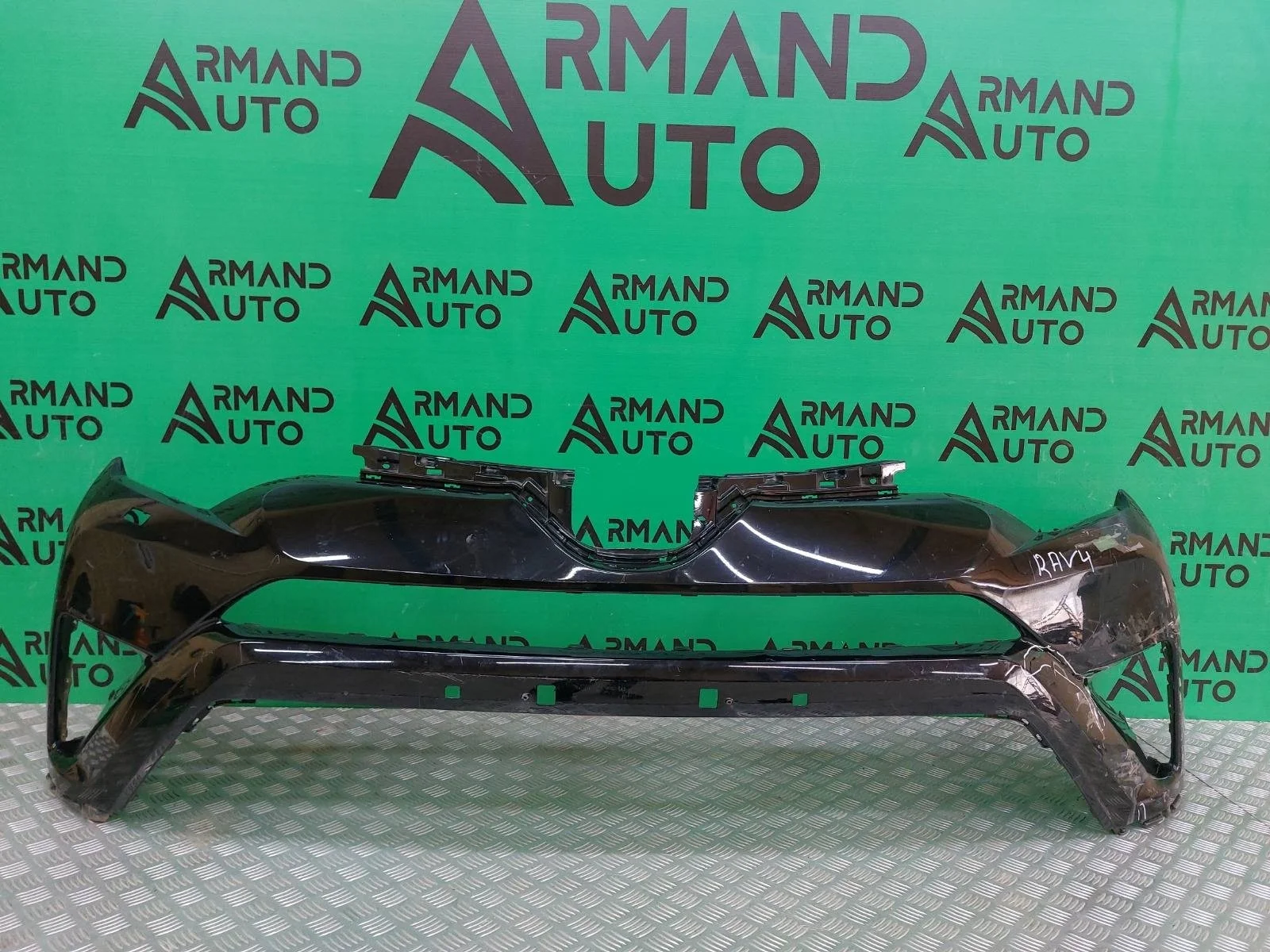 Бампер Toyota RAV4 2015-2019 CA40