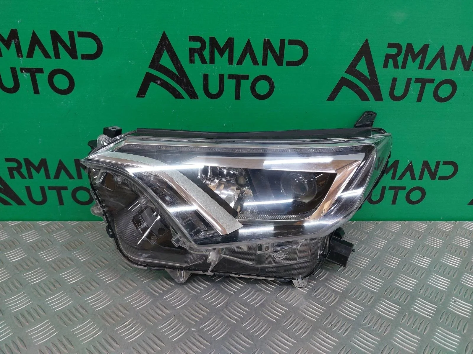 Фара Toyota RAV4 2015-2019 CA40