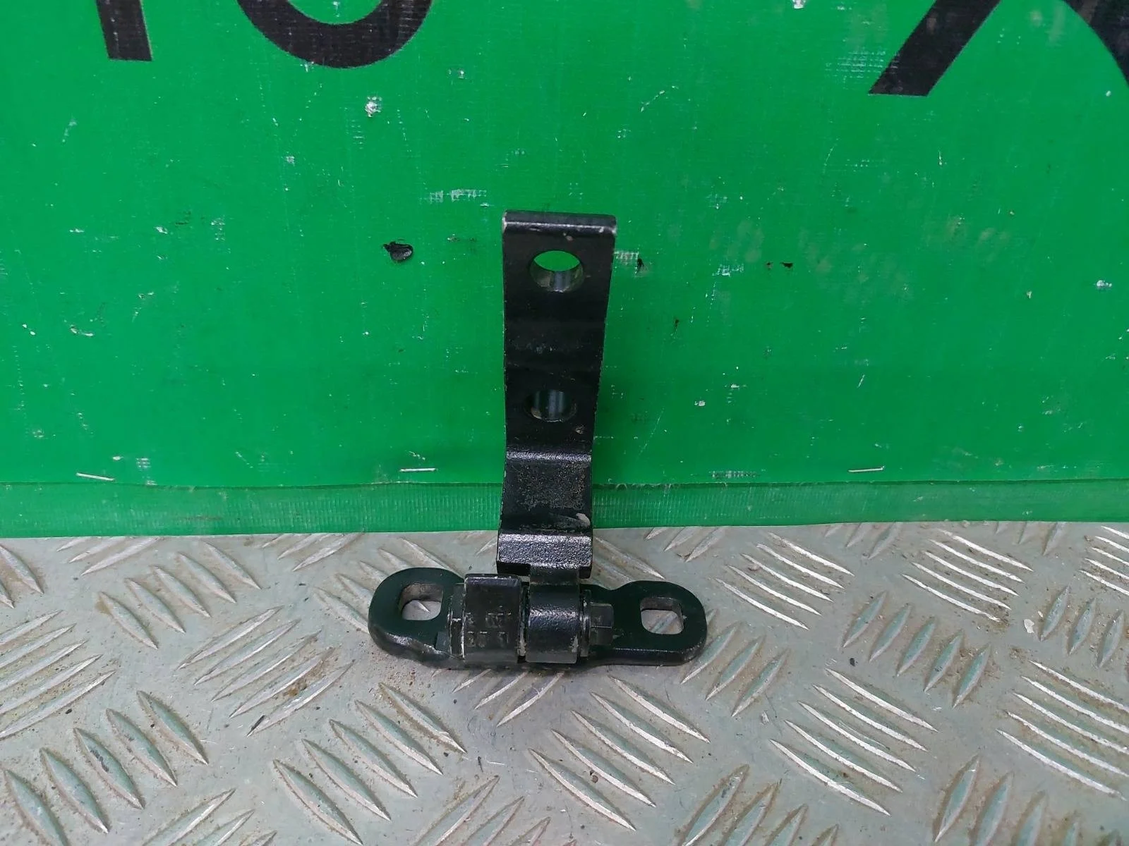 Петля двери верхняя Volvo S90 2016-нв