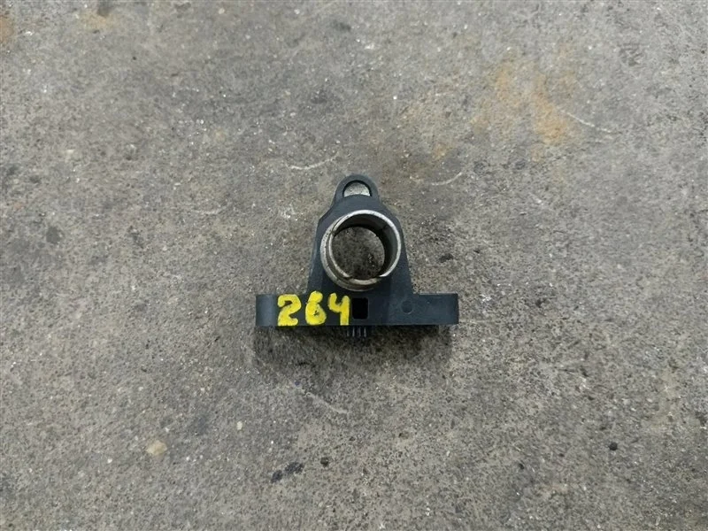 Кронштейн датчика коленвала Volvo XC90 30637803 B5254T2