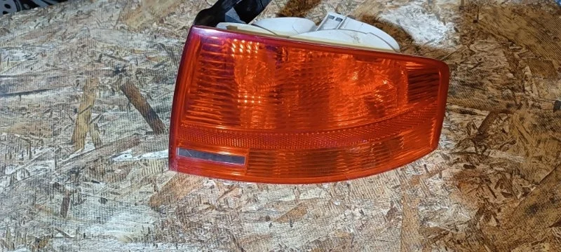 Фонарь Audi A4 2006 8EC