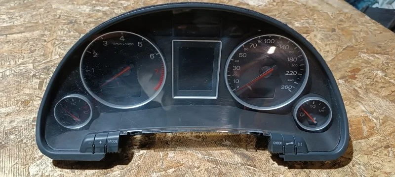 Щиток приборов Audi A4 2003 8E2