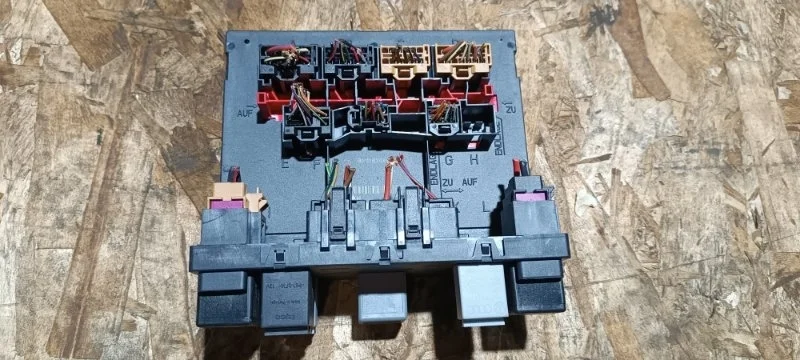 Блок управления бортовой сети Volkswagen Tiguan 2010 5N1