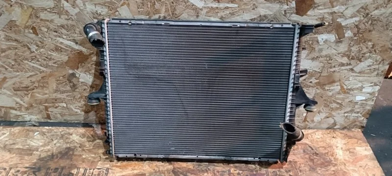 Радиатор охлаждения двигателя Volkswagen Touareg 2005 7L6