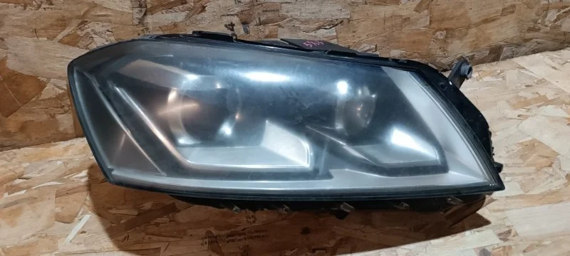 Фара ксенон адаптивный Volkswagen Passat 2012 365