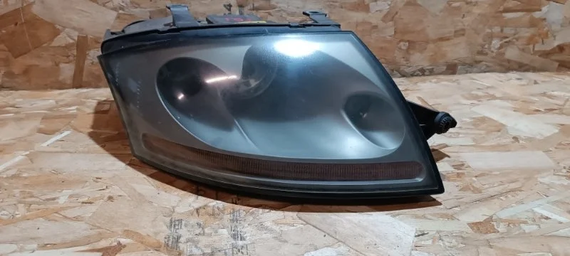 Фара ксенон Audi TT 2005 8N3