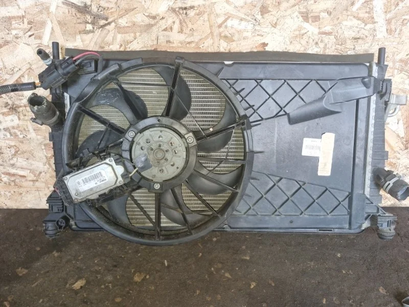 Вентилятор охлаждения сборе диффузором Volvo S40 2009 MS