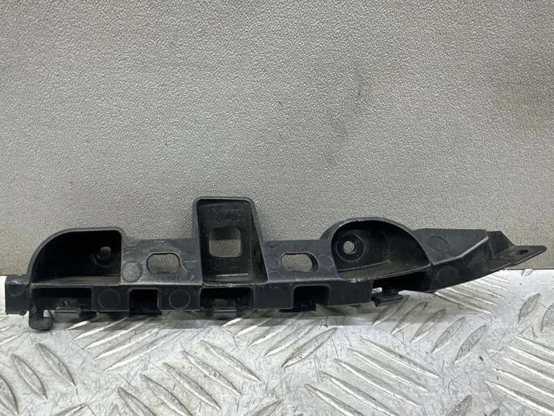 Крепление бампера Volkswagen Passat B7