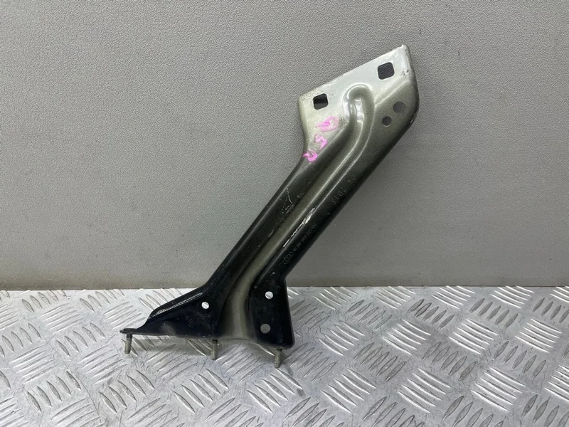 Крепление крыла Audi Q5 8R