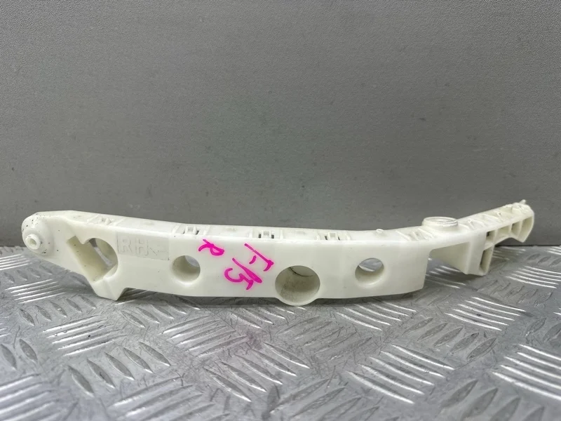 Крепление бампера Nissan Juke F15