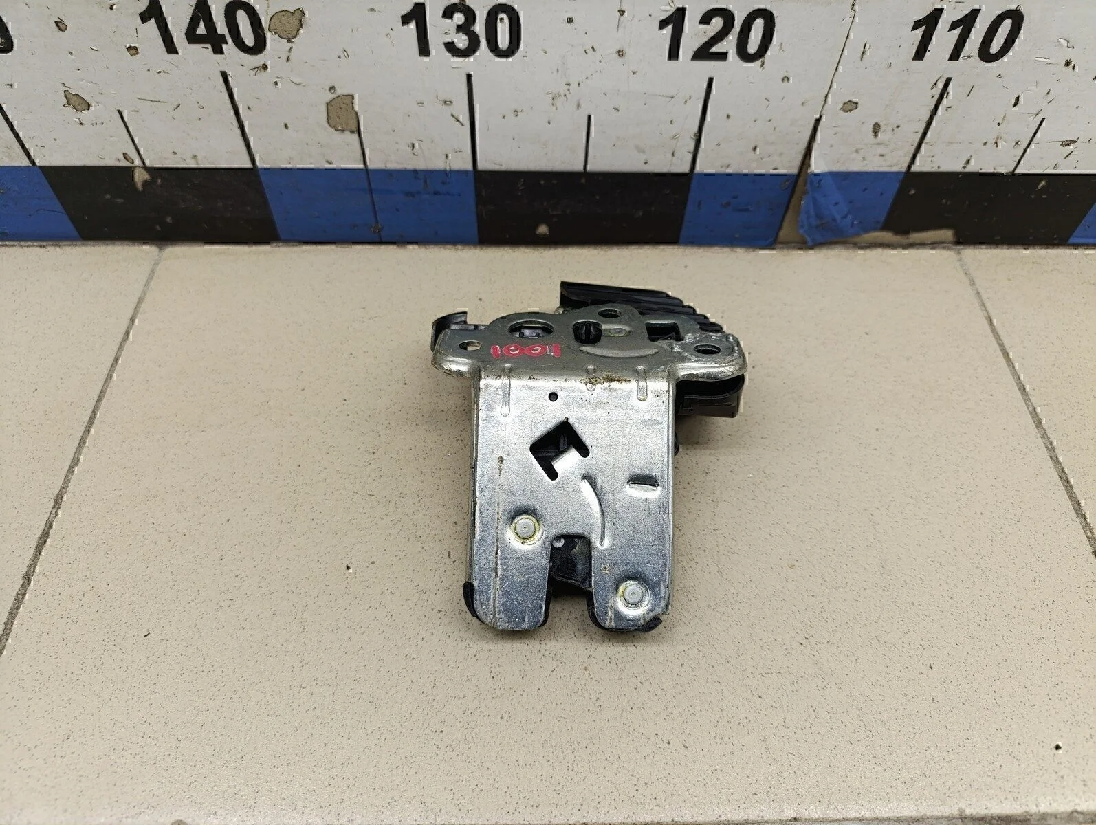 Замок багажника Jetta 2011>