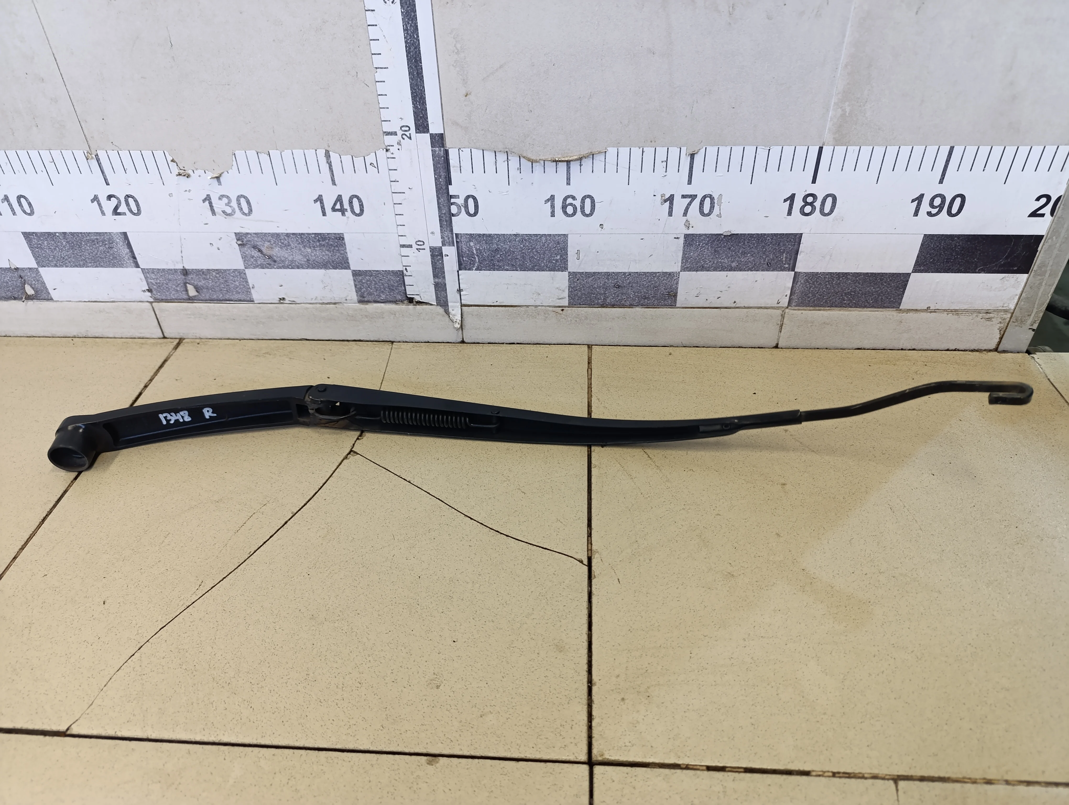 Поводок стеклоочистителя передний правый Solaris 2017>