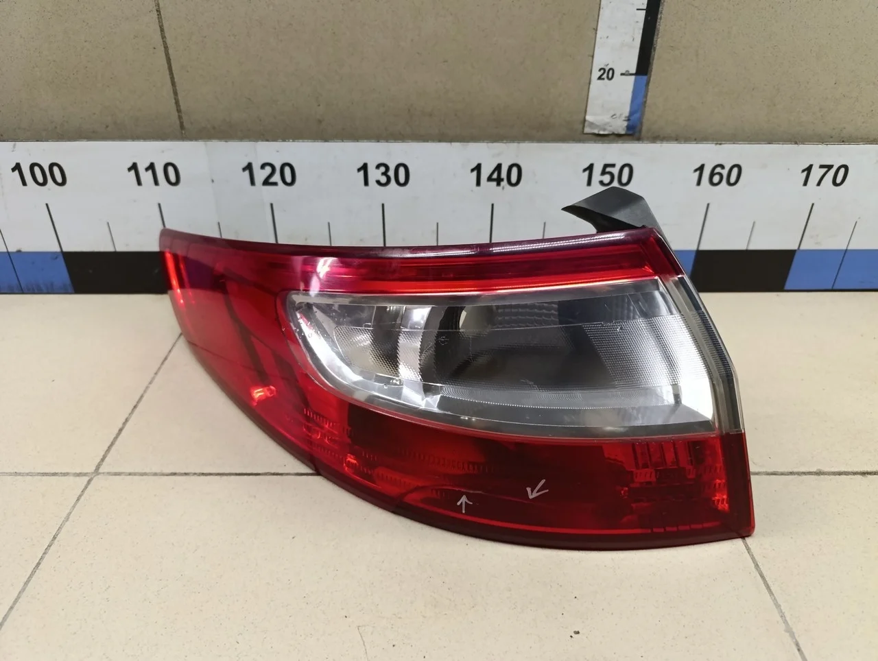 Фонарь задний наружный левый Fluence 2010>