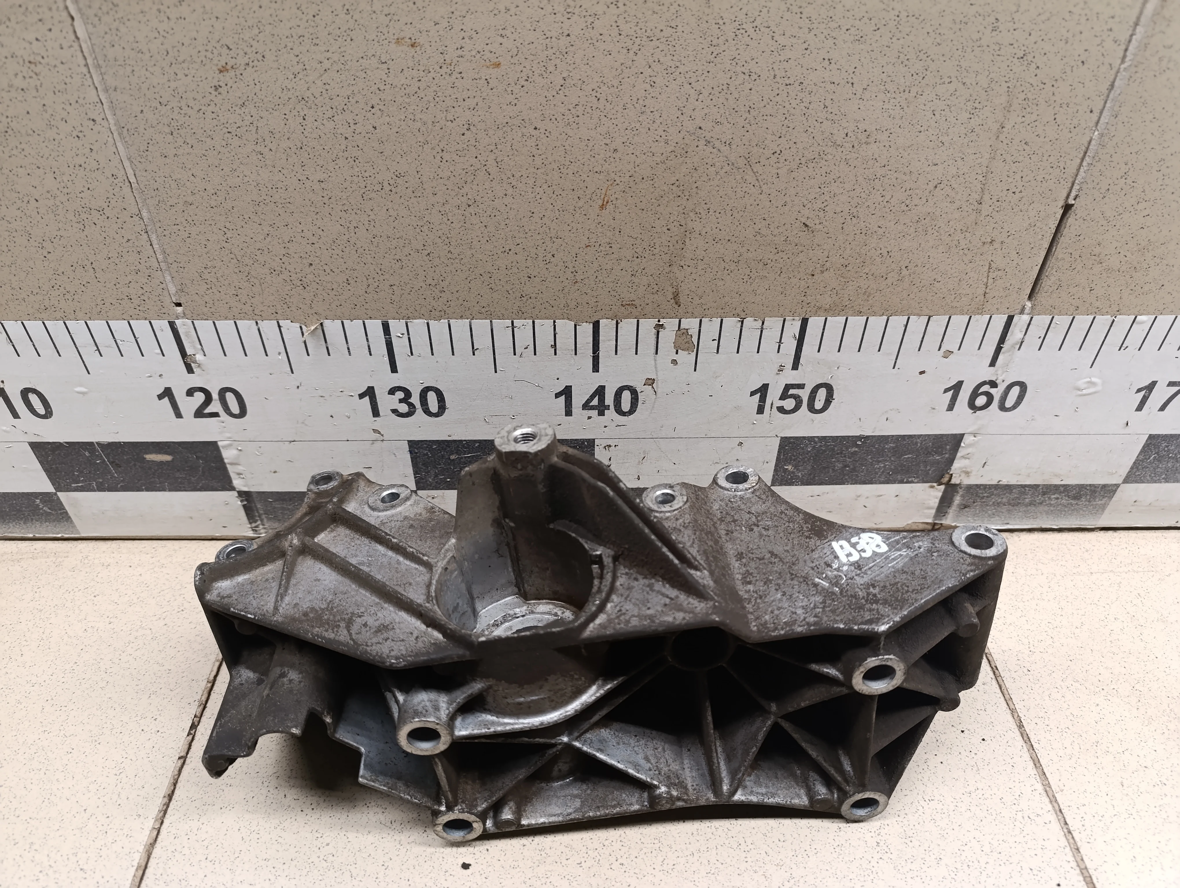 Кронштейн генератора Octavia (A4 1U-) 2000-2011