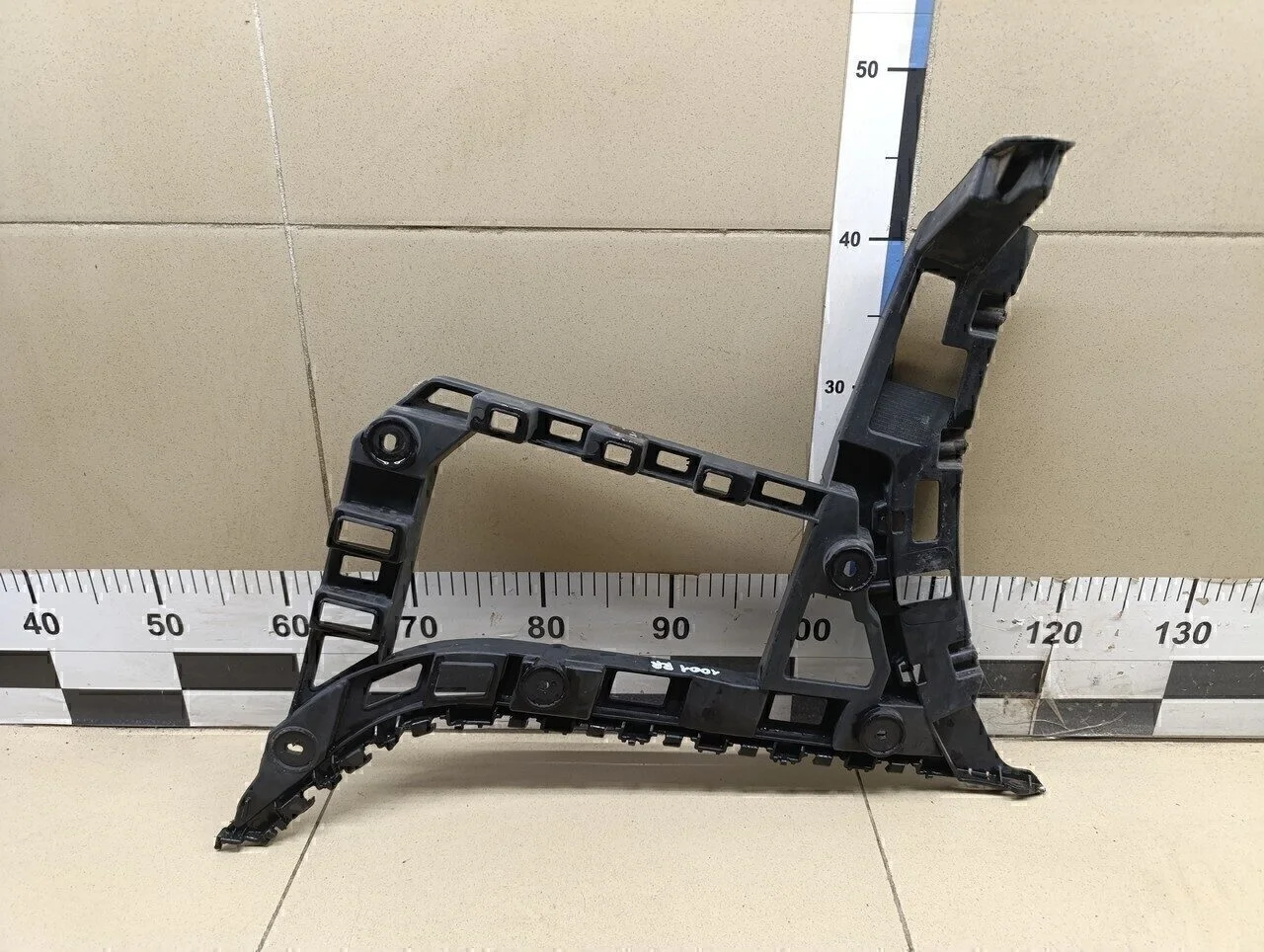 Направляющая заднего бампера правая Jetta 2011>