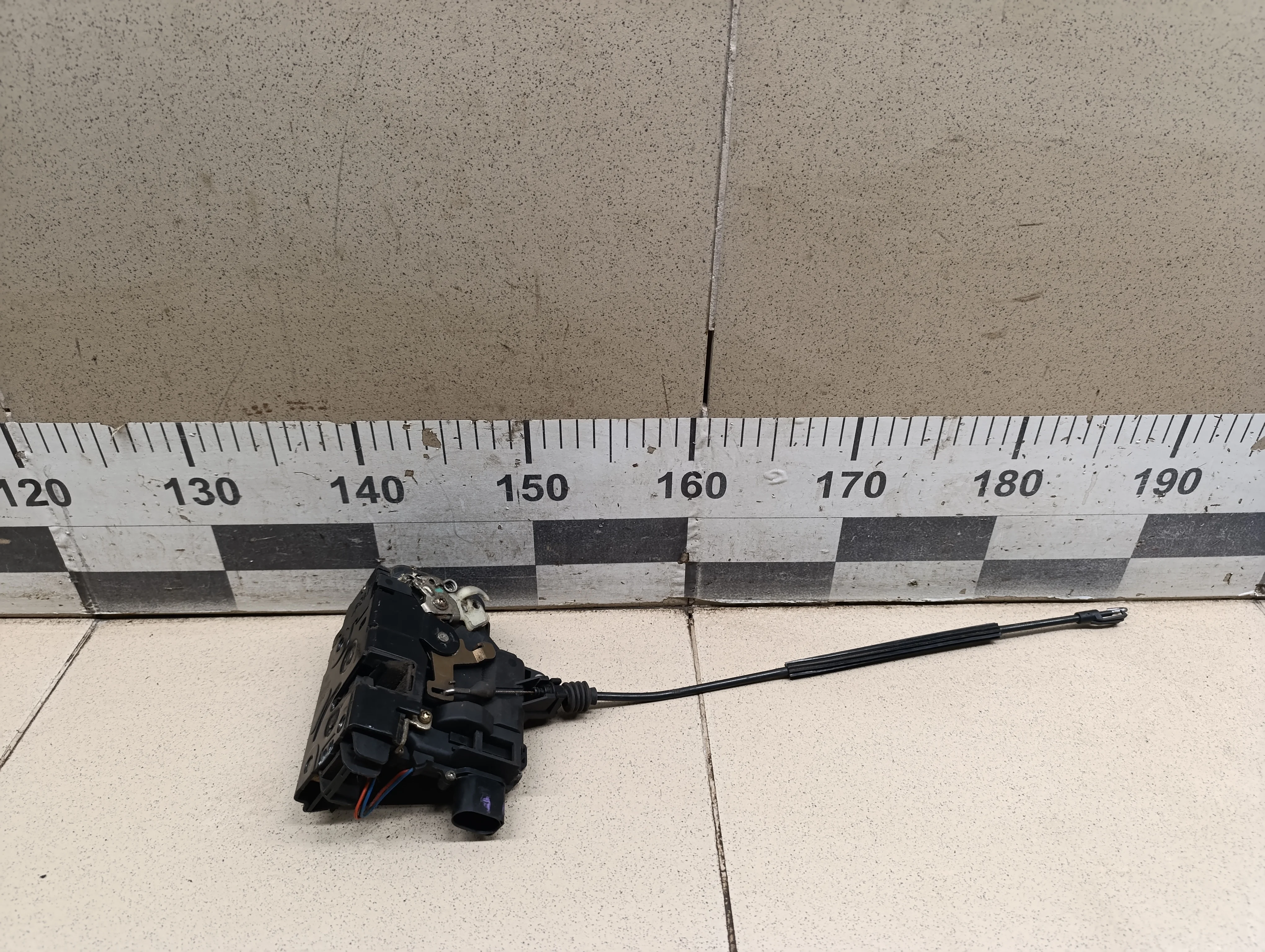 Замок двери передней левой Passat [B5] 1996-2000