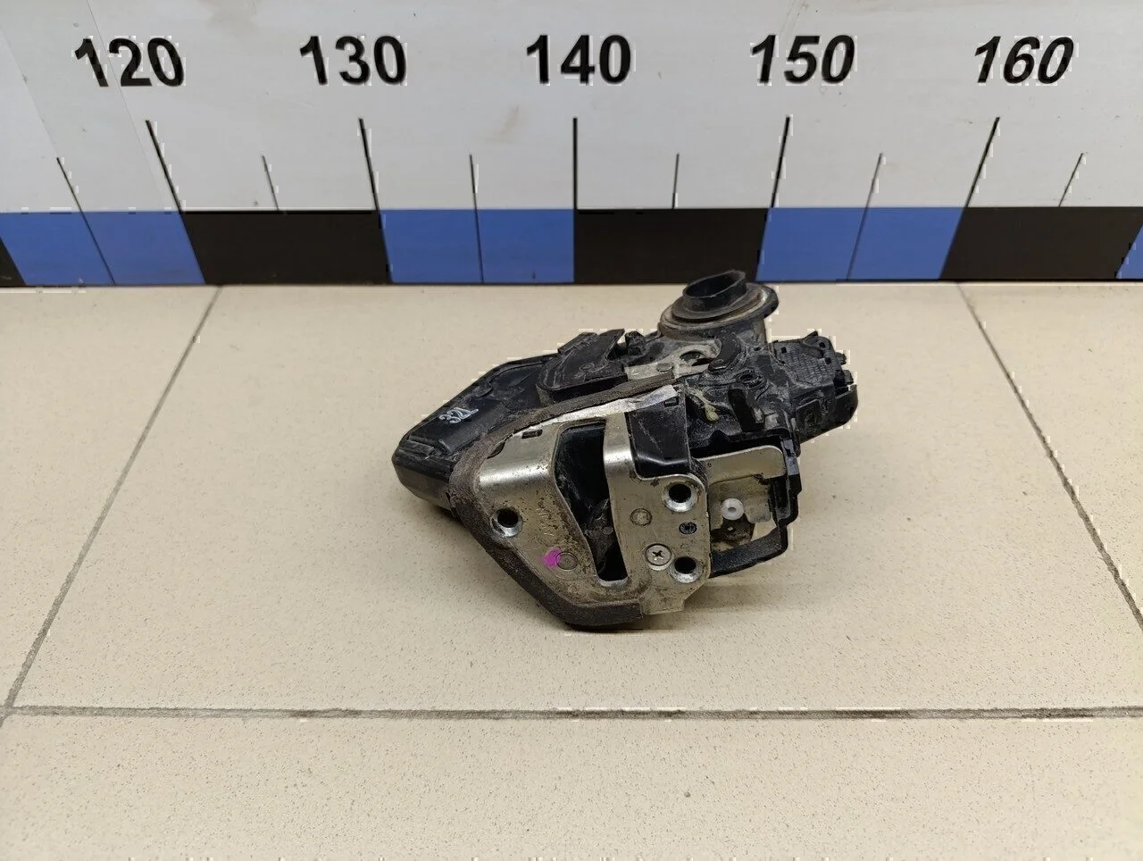 Замок двери задней левой Avensis II 2003-2008