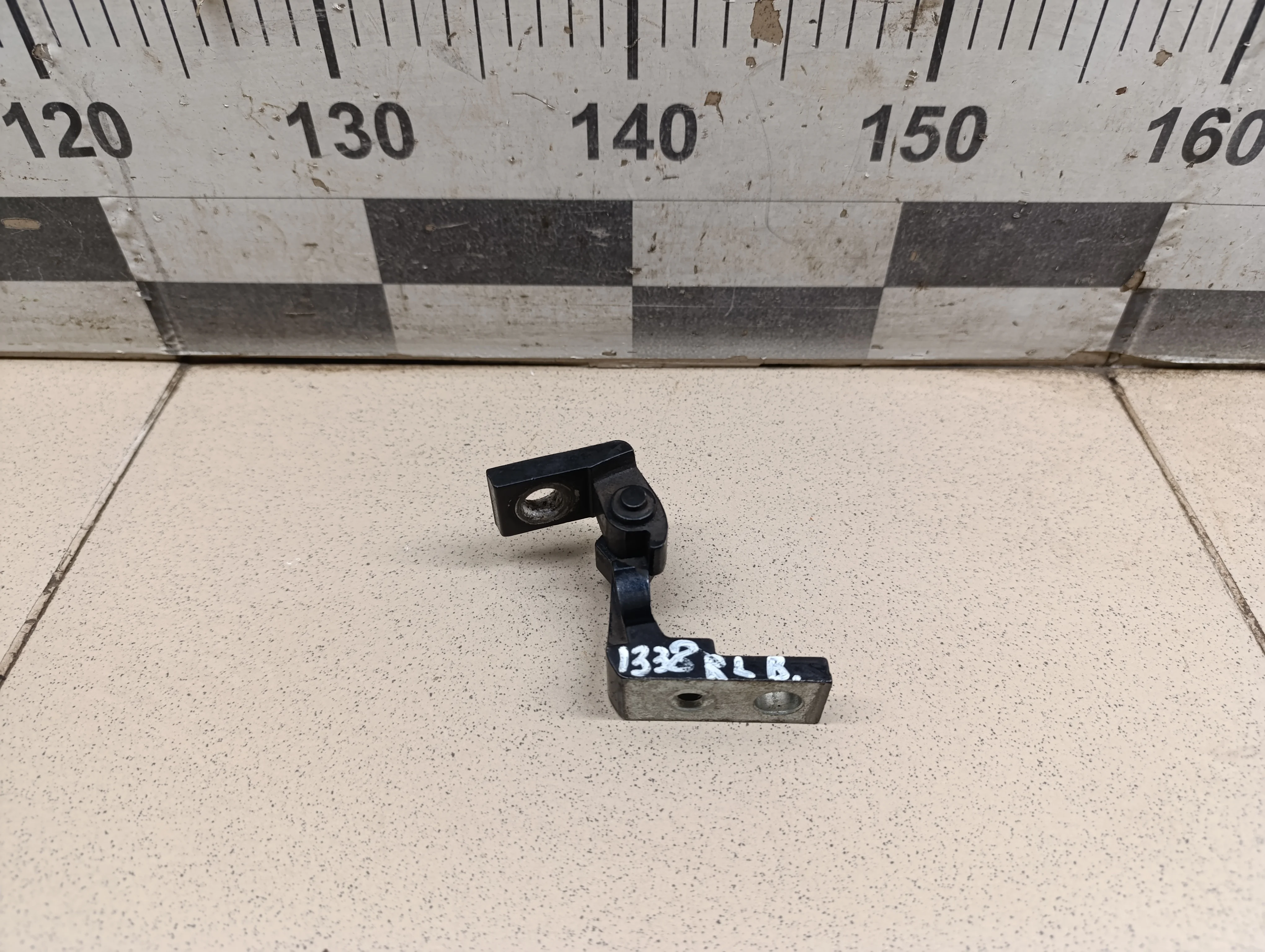 Петля двери Golf IV/Bora 1997-2005