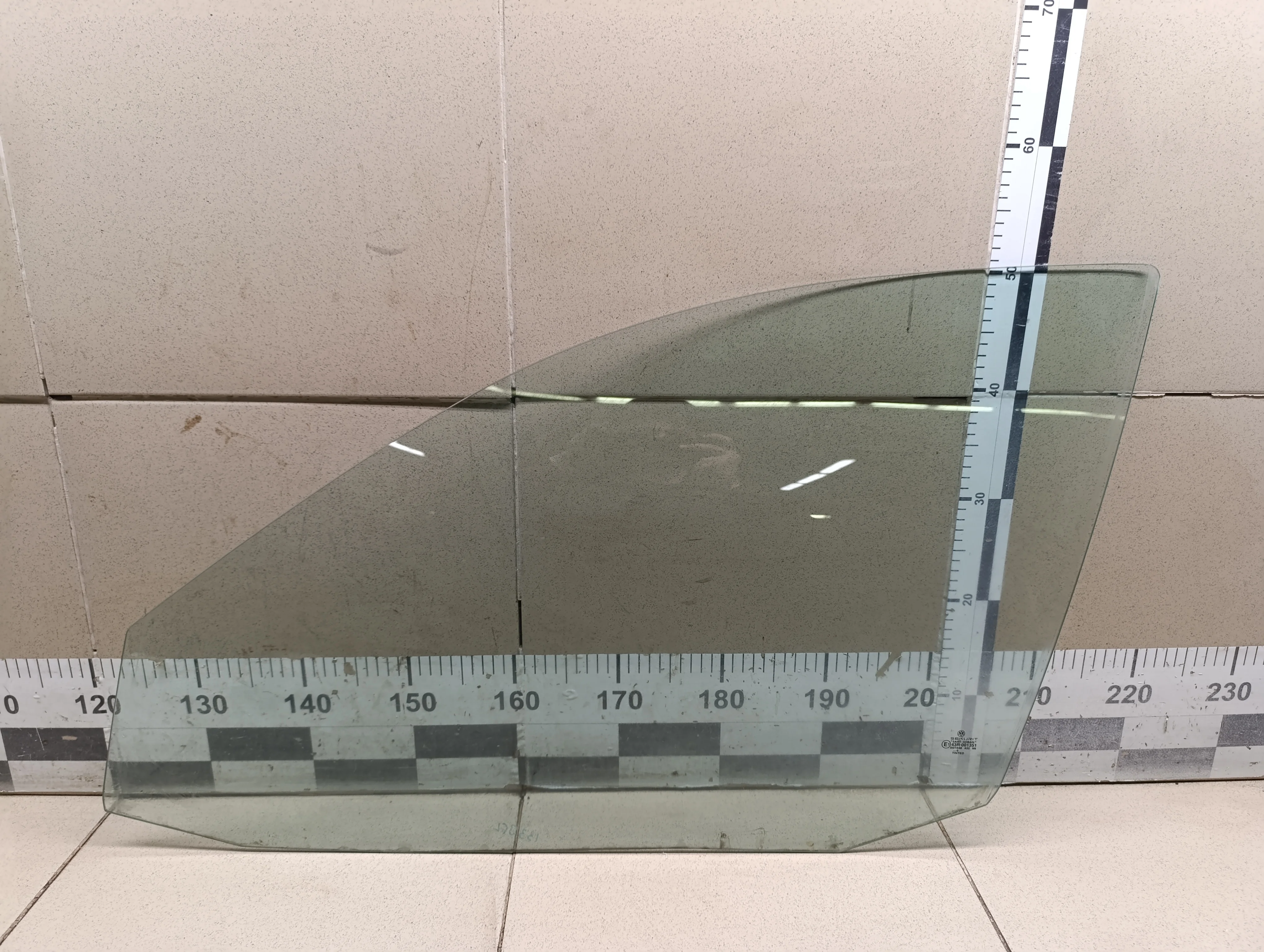 Стекло двери передней левой Golf IV/Bora 1997-2005