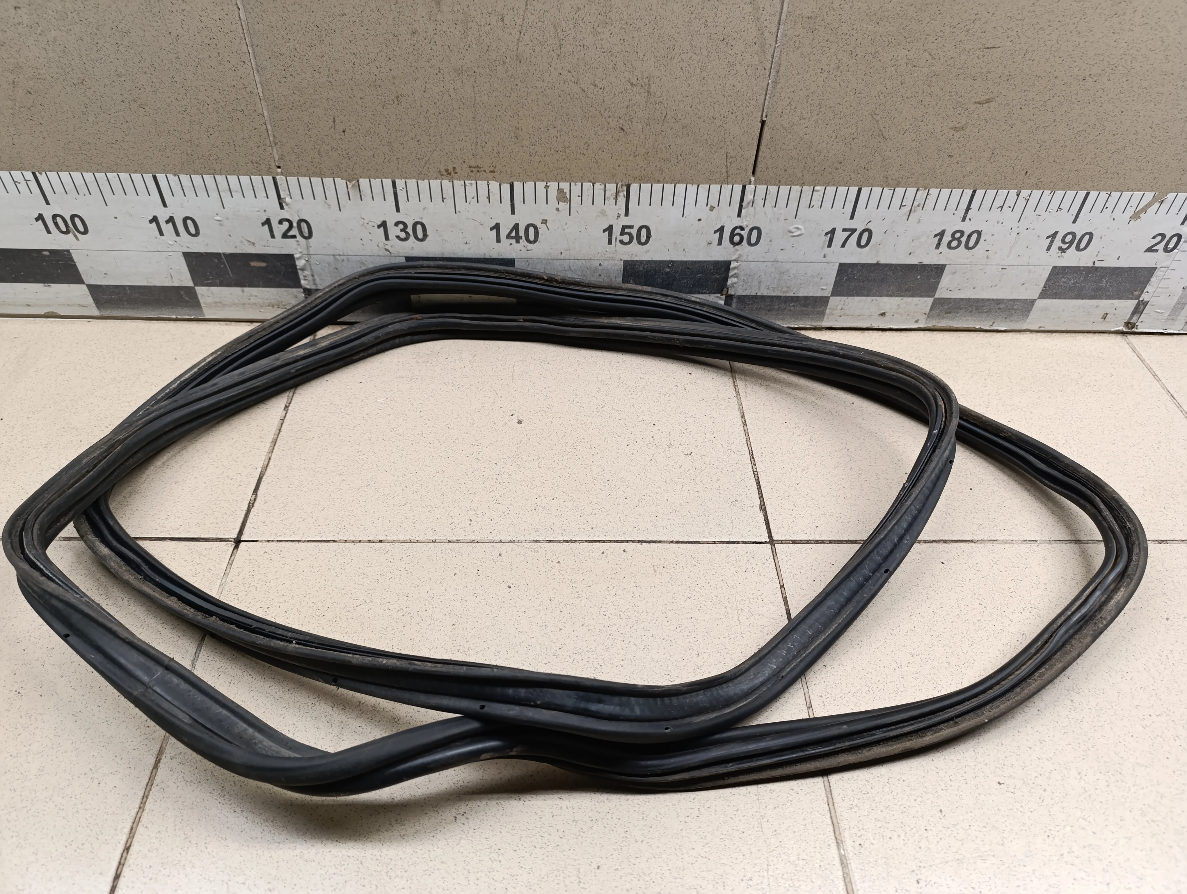 Уплотнитель багажника Golf IV/Bora 1997-2005