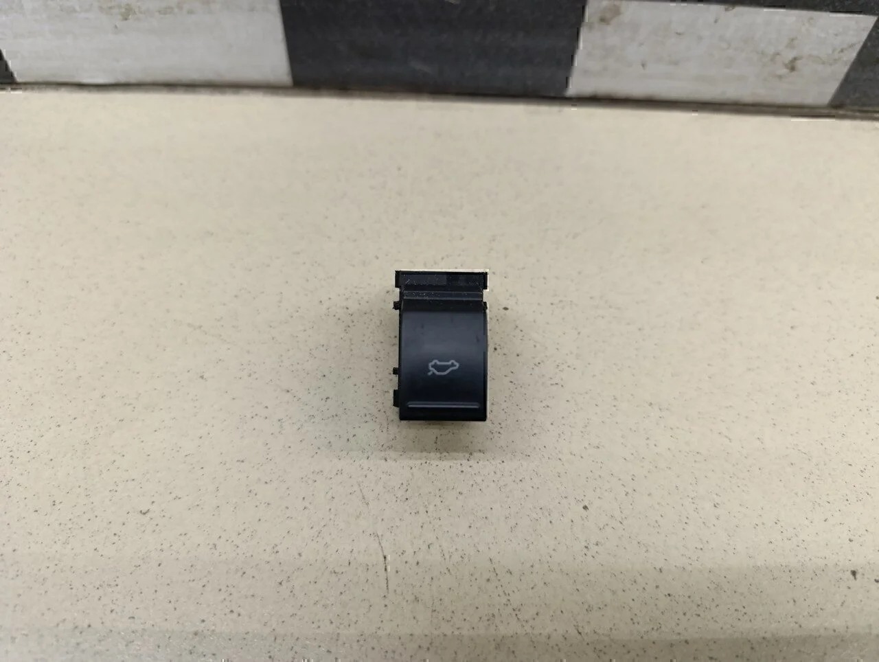 Кнопка открывания багажника Polo (Sed RUS) 2011>