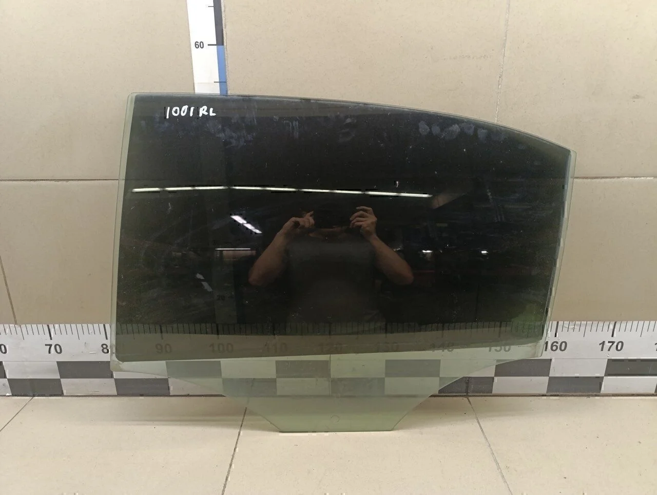 Стекло двери задней левой Jetta 2011>