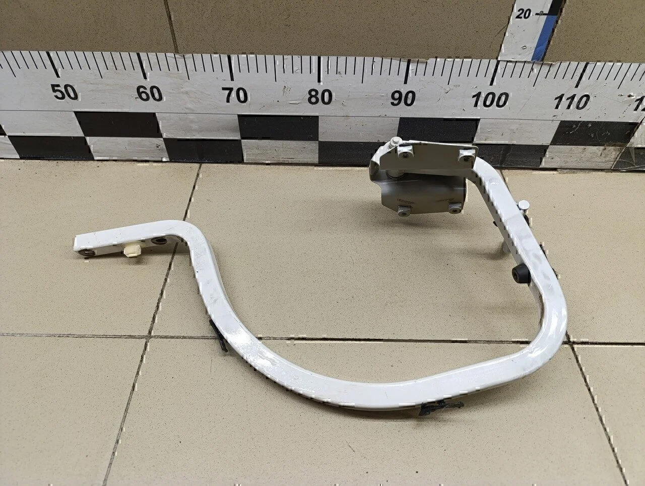 Петля крышки багажника Jetta 2011>