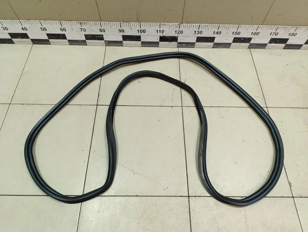 Уплотнитель багажника Tiguan 2011-2016