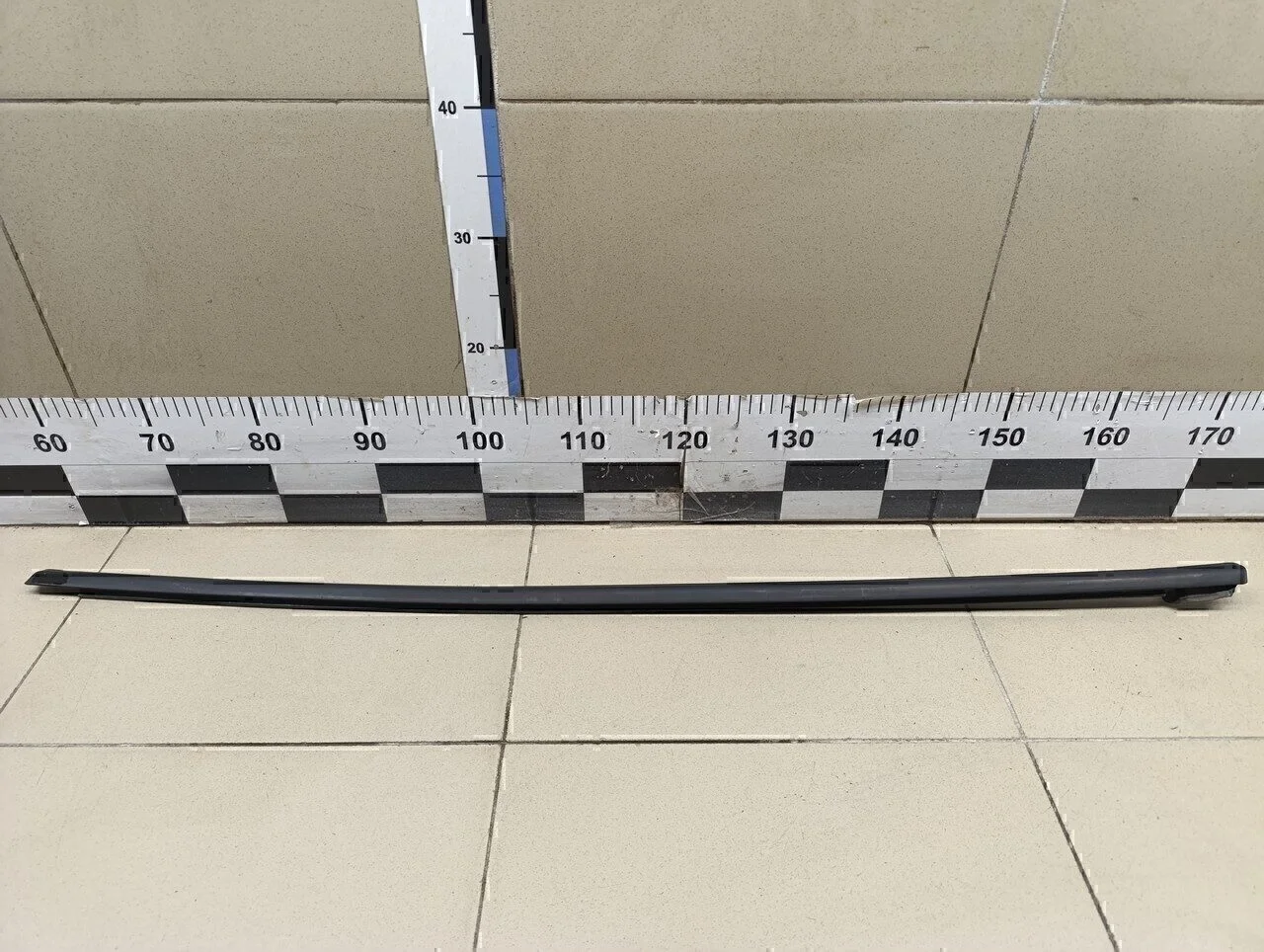 Накладка стекла переднего левого Jetta 2011>