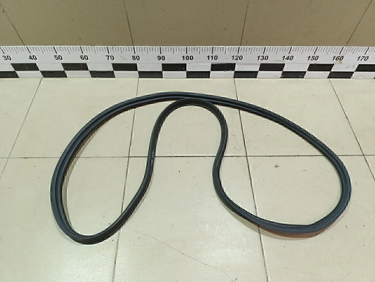 Уплотнитель багажника Jetta 2011>