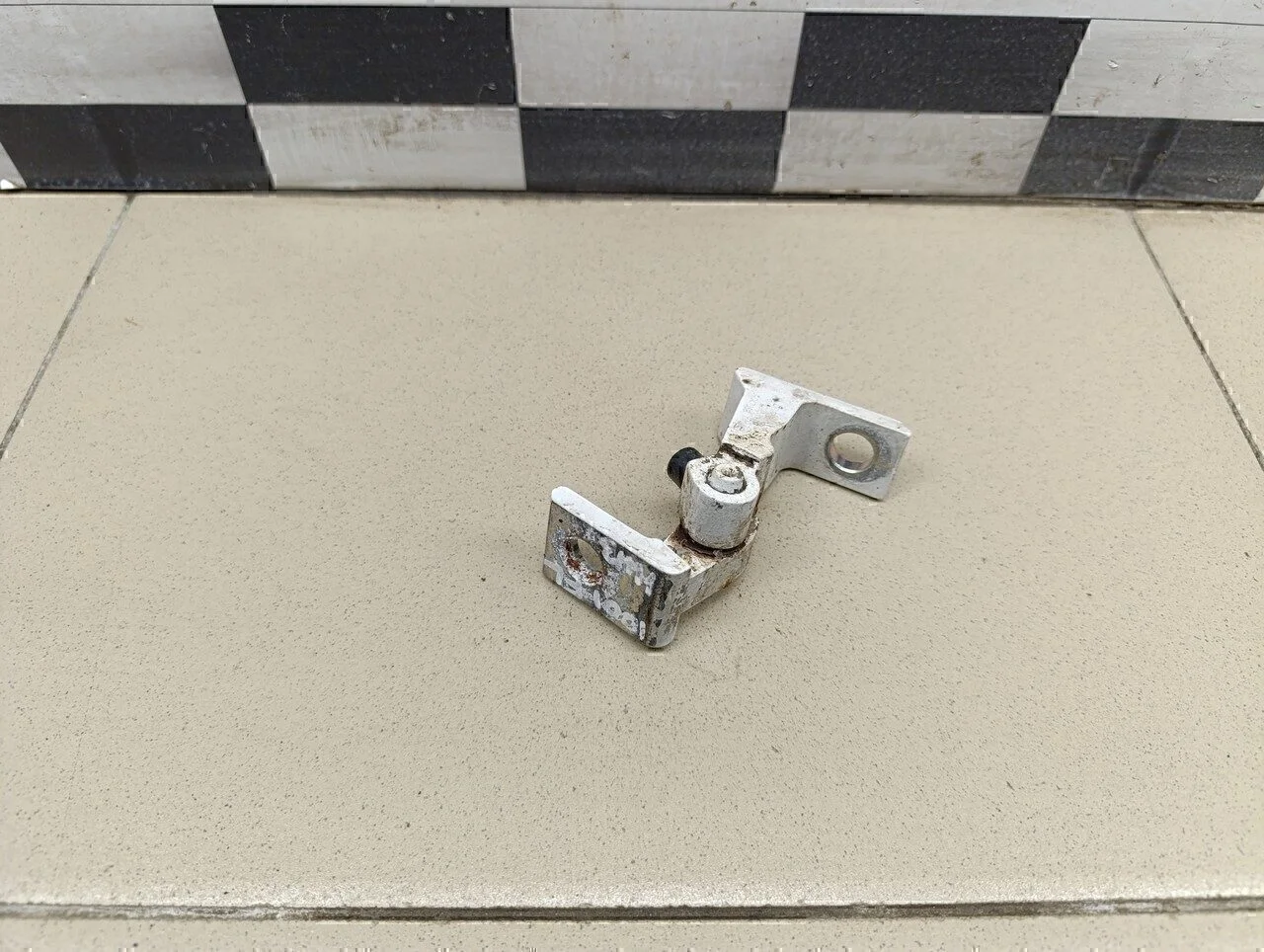 Петля двери Jetta 2011>