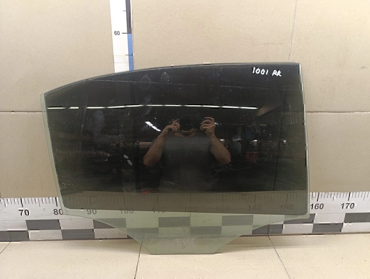 Стекло двери задней правой Jetta 2011>