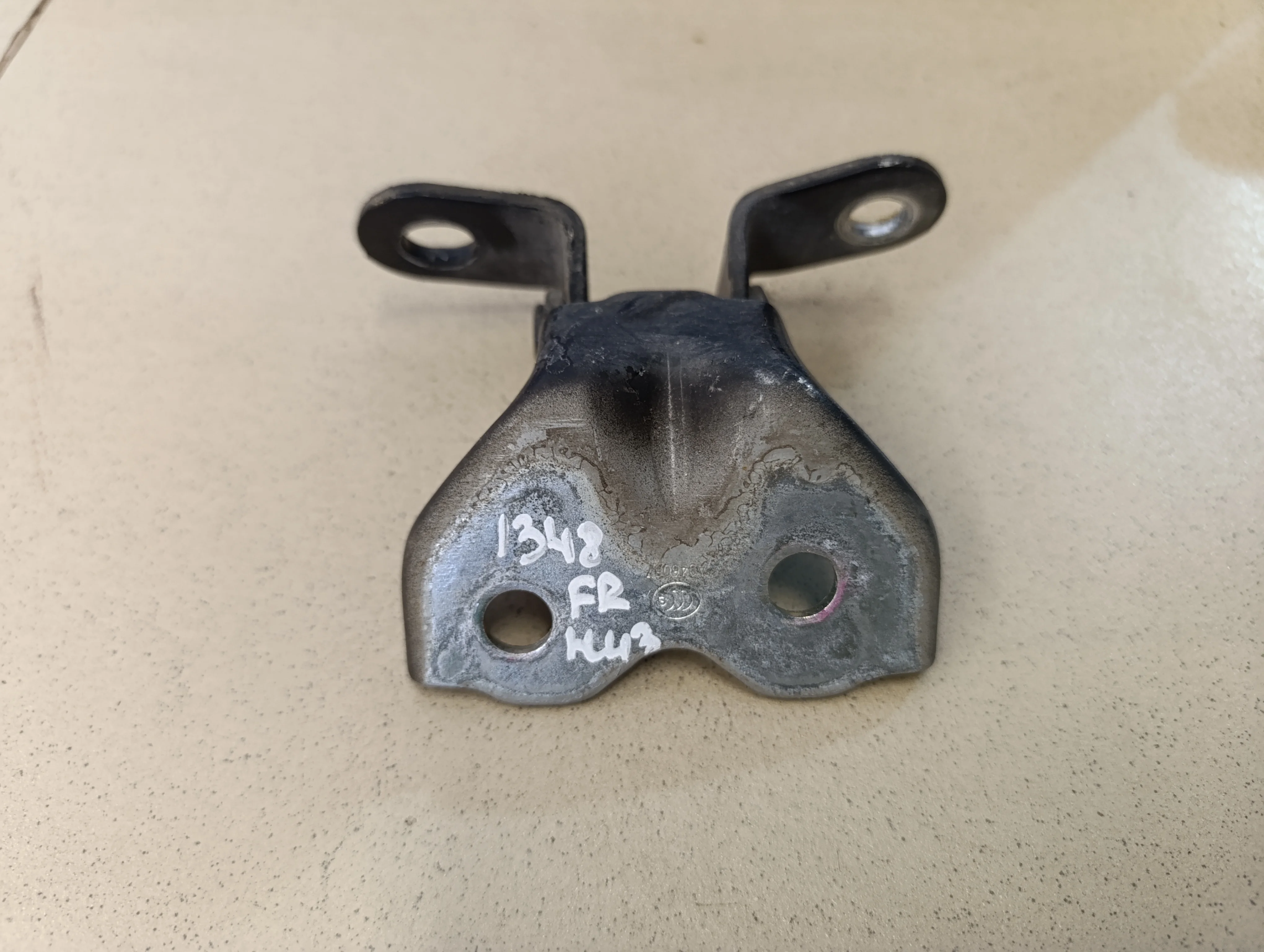 Петля двери передней правой нижняя Solaris 2010-2017