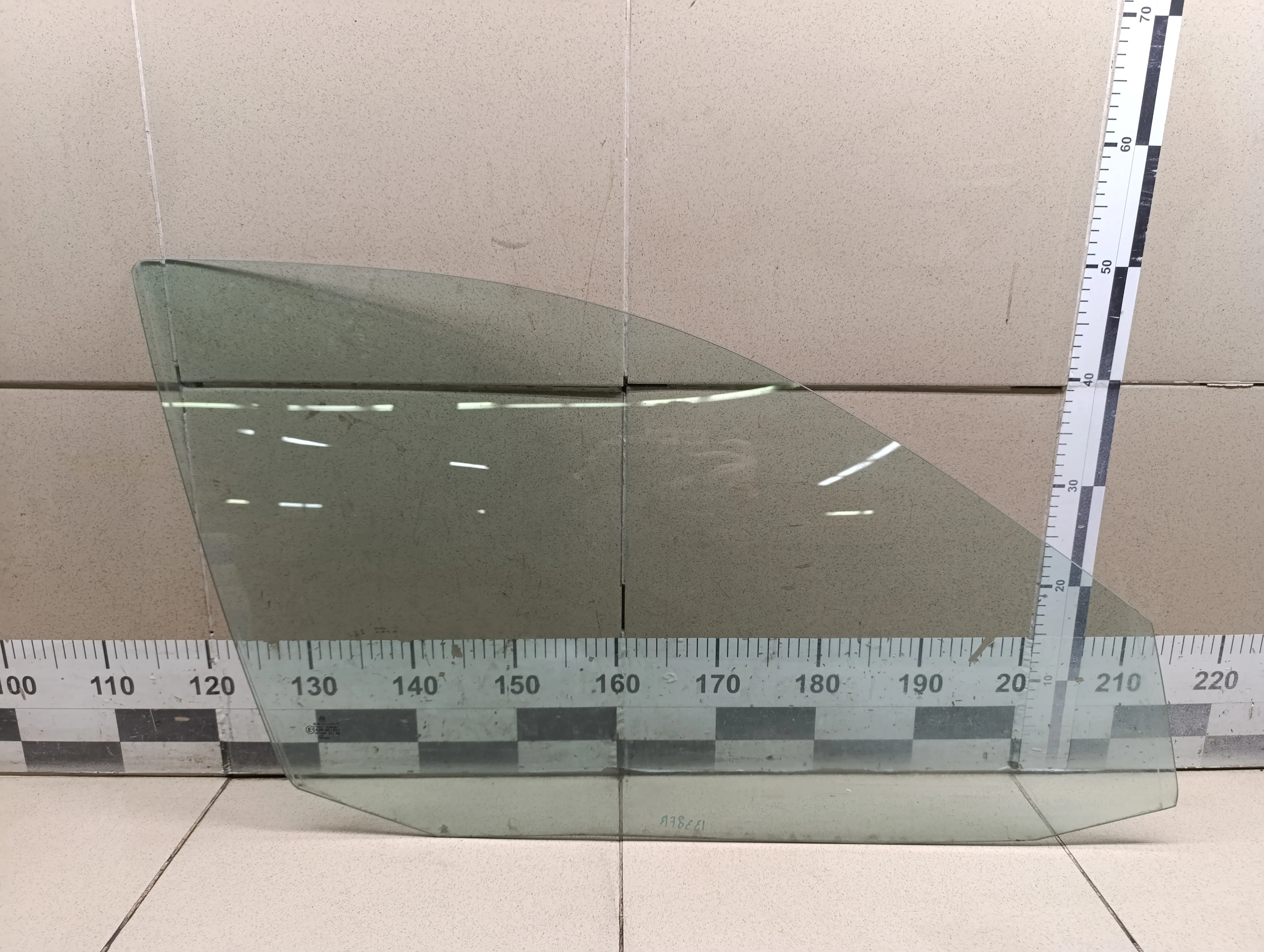 Стекло двери передней правой Golf IV/Bora 1997-2005