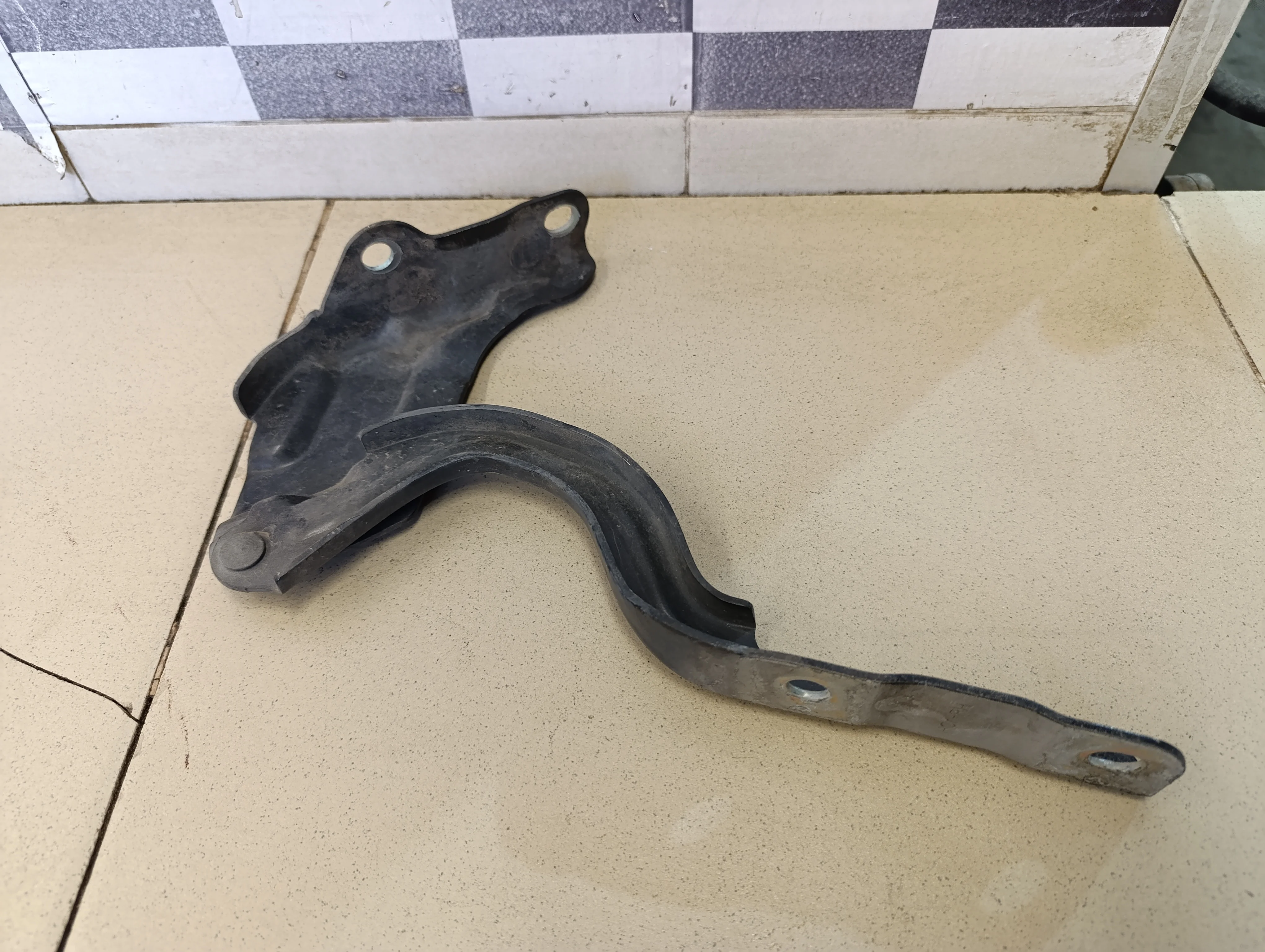 Петля капота левая Solaris 2017>