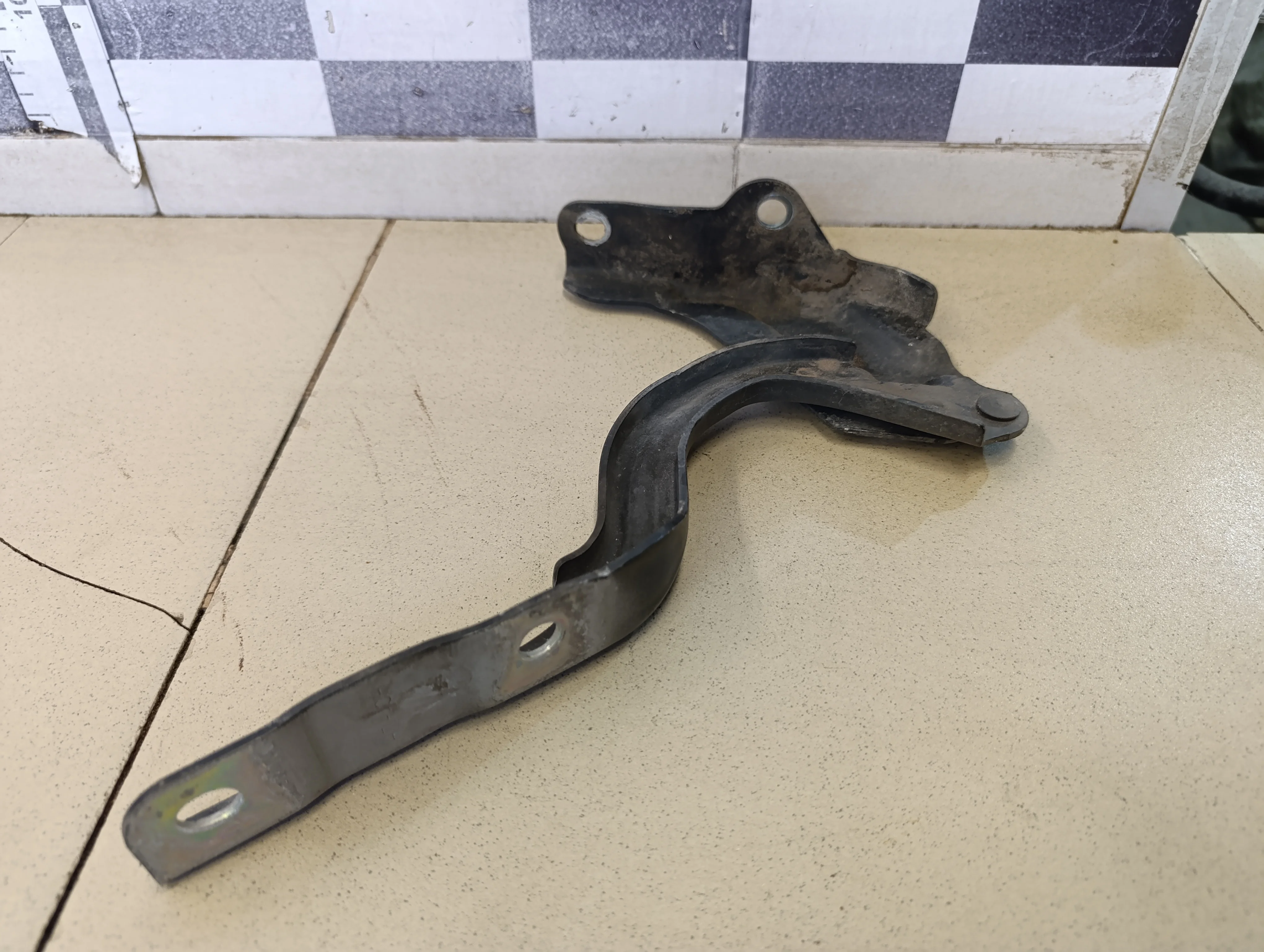 Петля капота левая Solaris 2017>