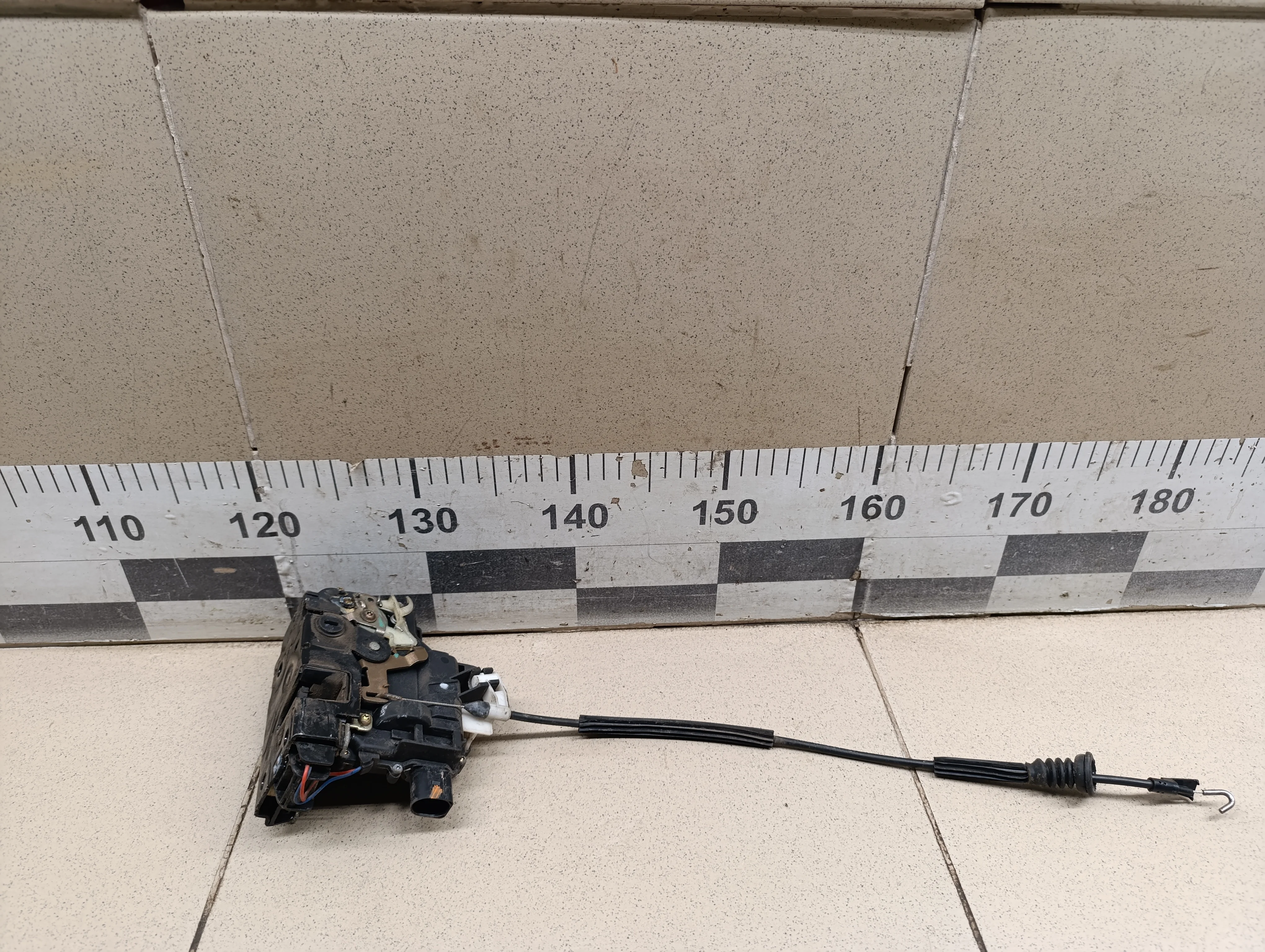 Замок двери задней левой Passat [B5] 1996-2000