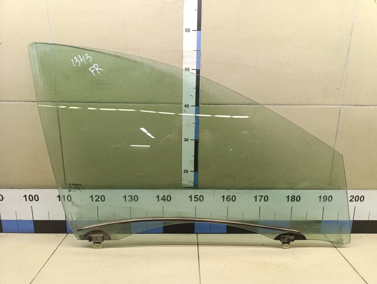 Стекло двери передней правой Fluence 2010>