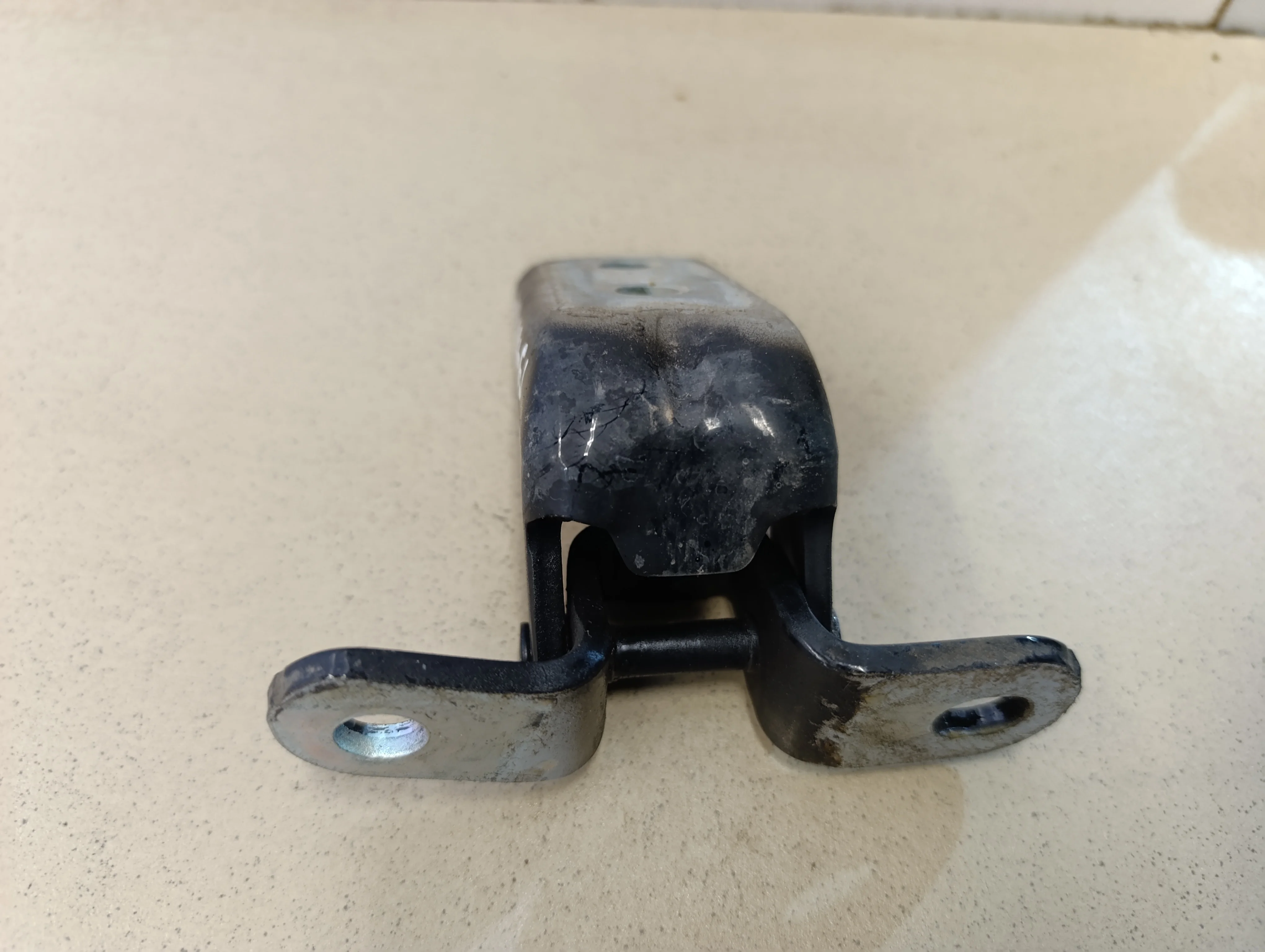 Петля двери  Solaris 2017>