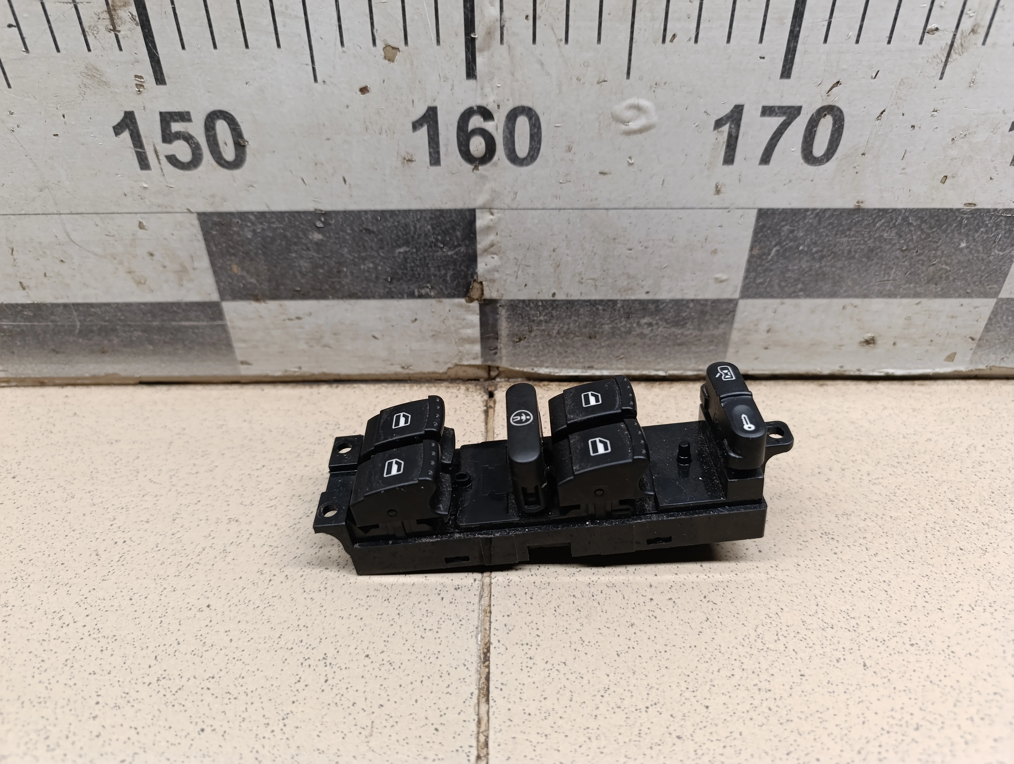 Блок управления стеклоподъемниками Passat [B5] 1996-2000