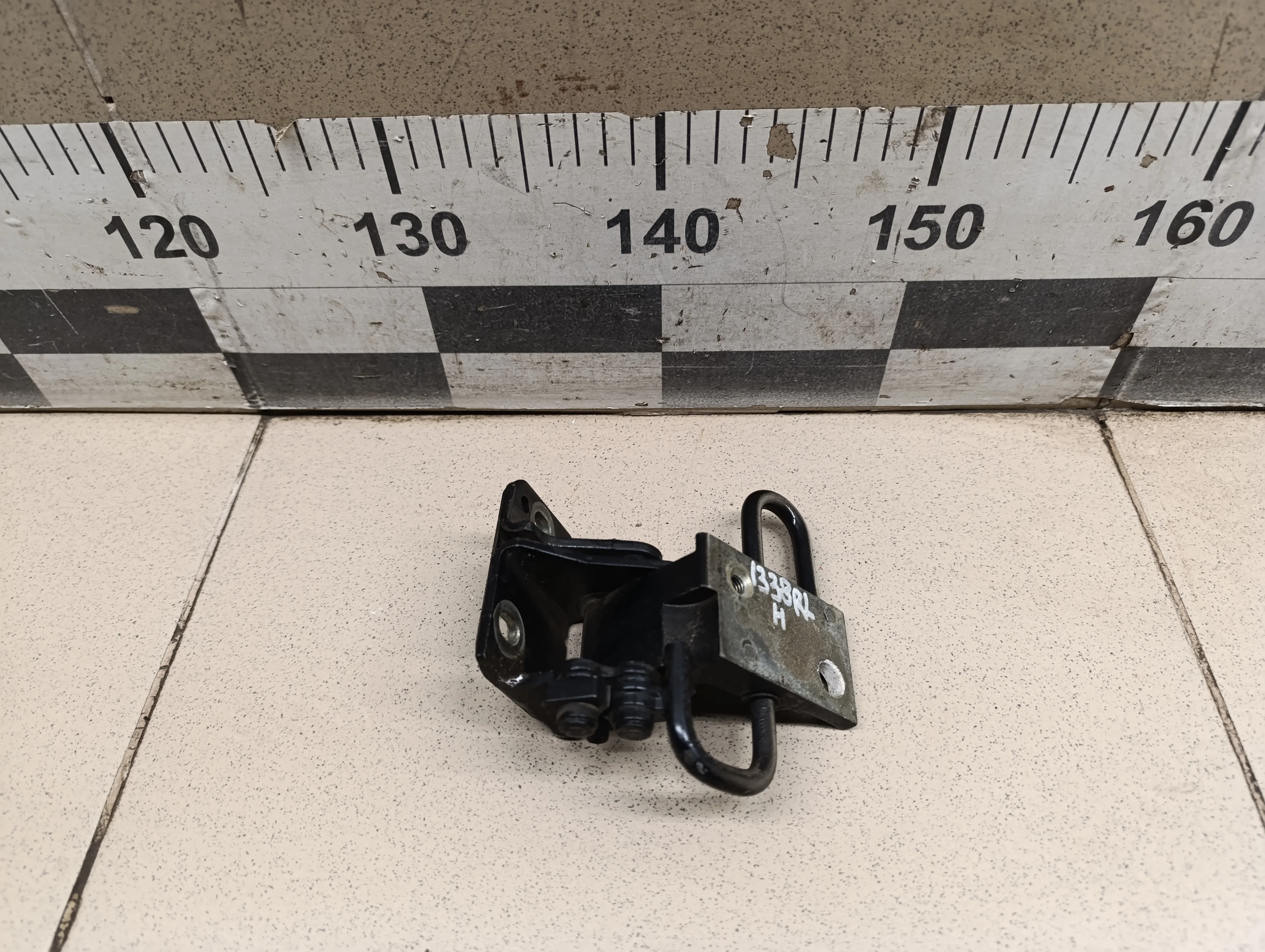 Петля двери задней левой нижняя Golf IV/Bora 1997-2005