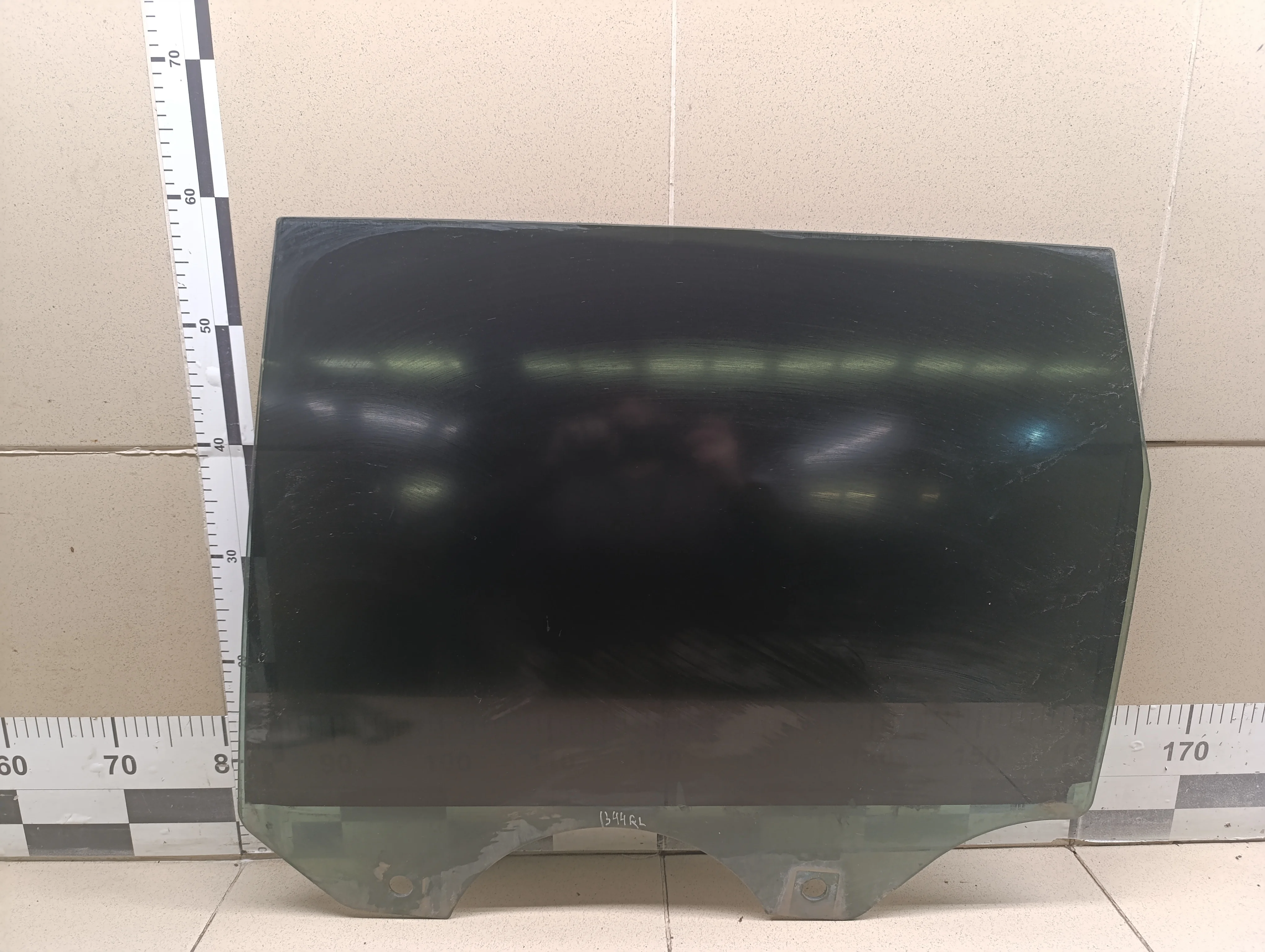 Стекло двери задней левой Cayenne 2003-2010