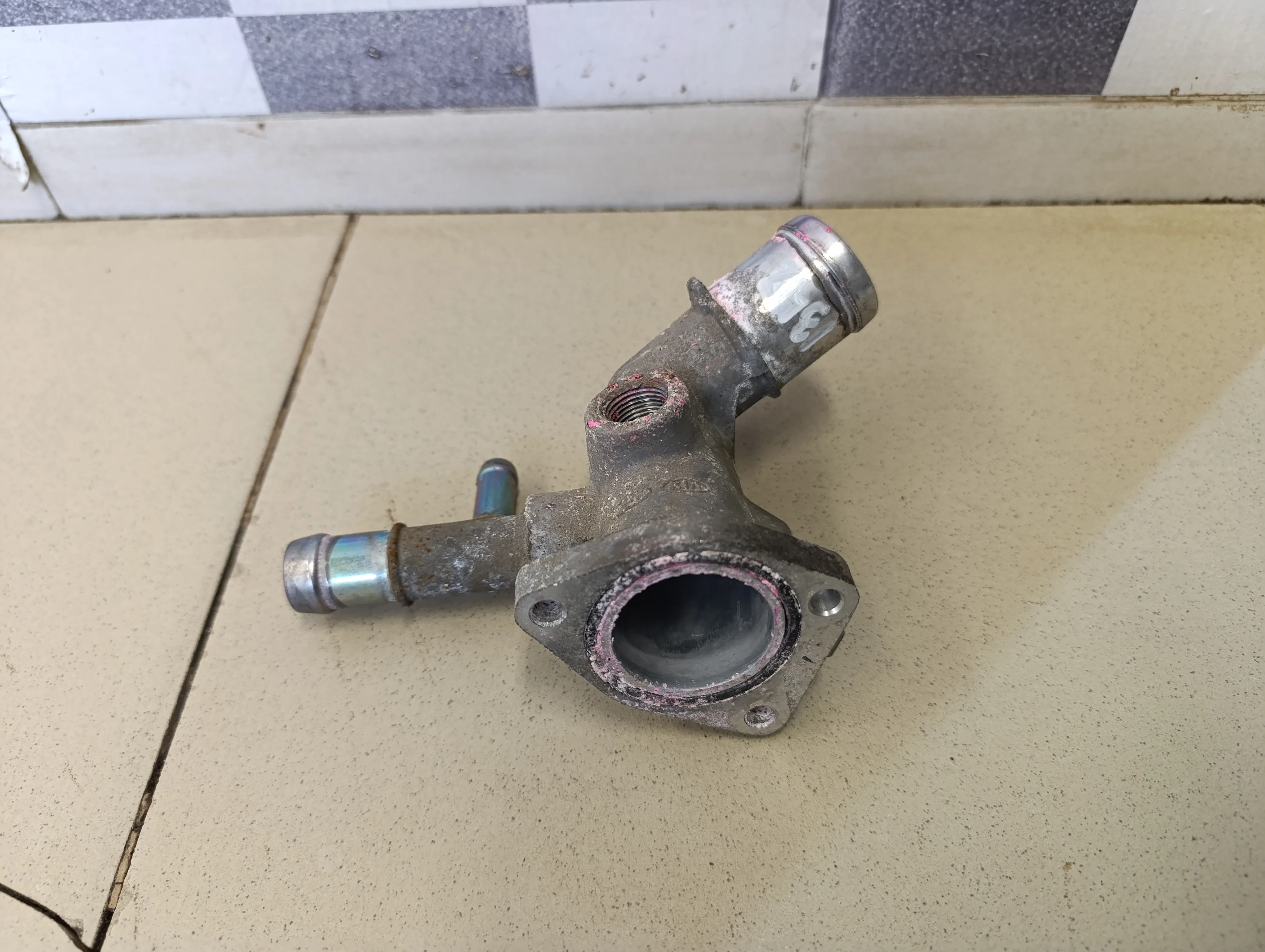 Фланец двигателя системы охлаждения Solaris 2010-2017