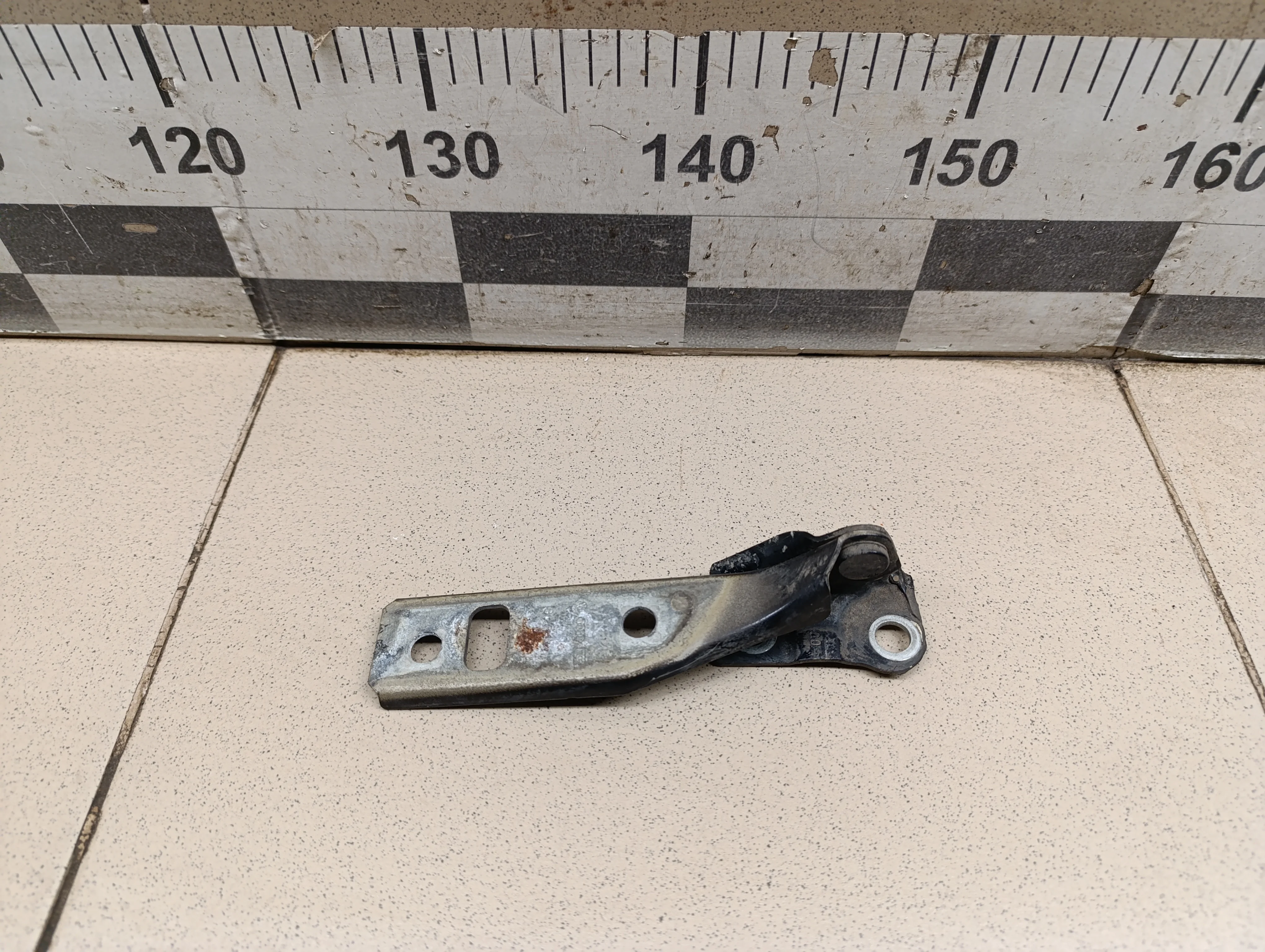 Петля капота правая Golf IV/Bora 1997-2005