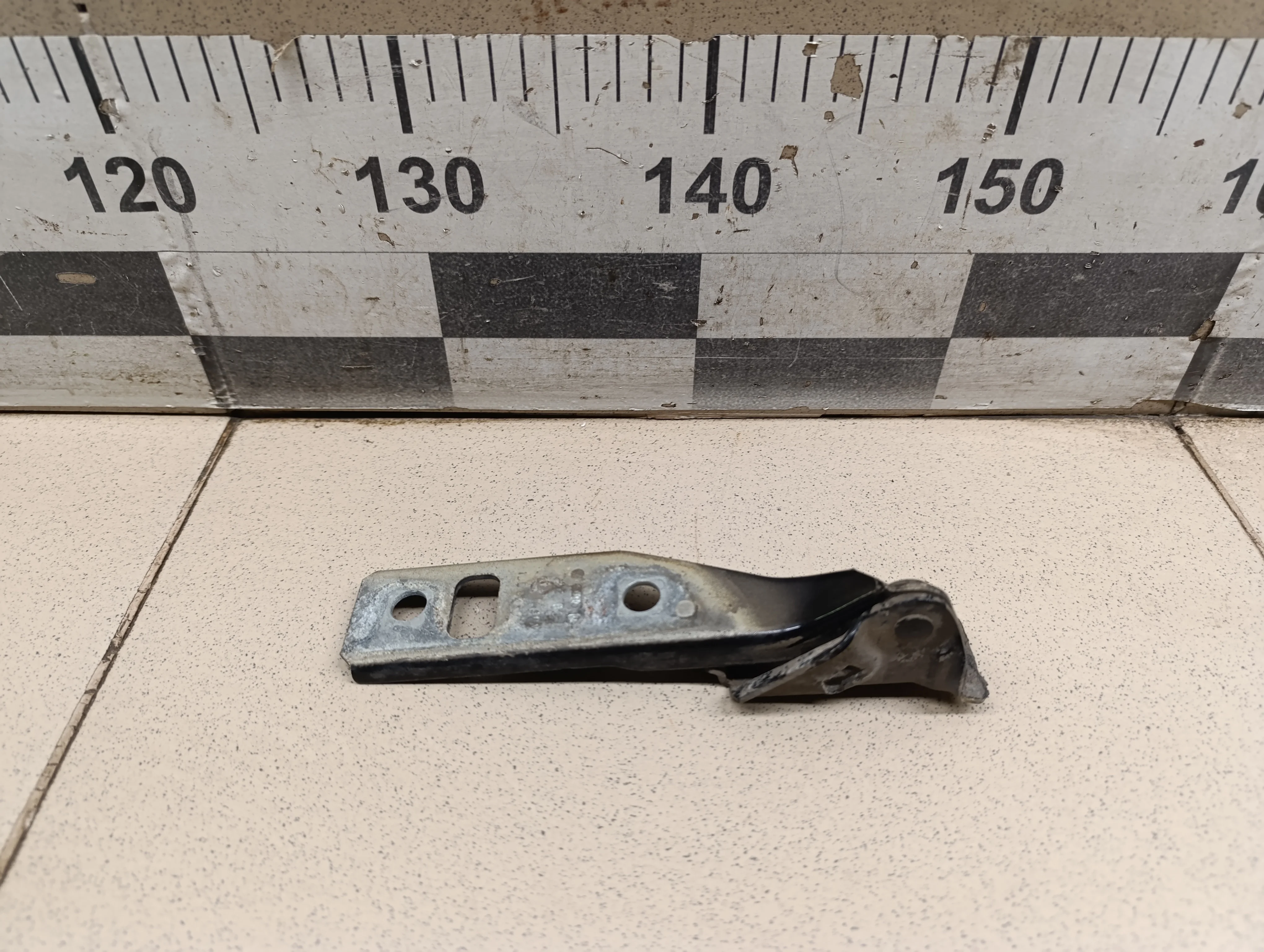 Петля капота левая Golf IV/Bora 1997-2005